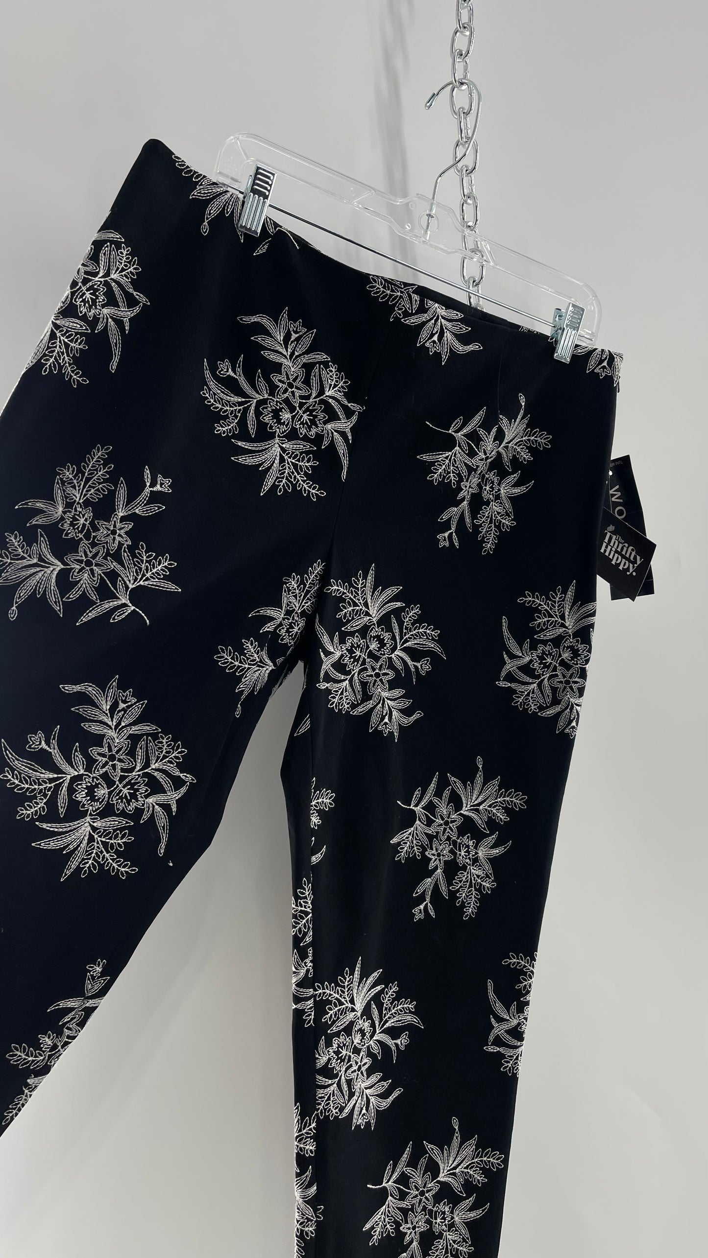 Vintage WOMYN Black 1990s Capris with White Contrast Embroidery (12)