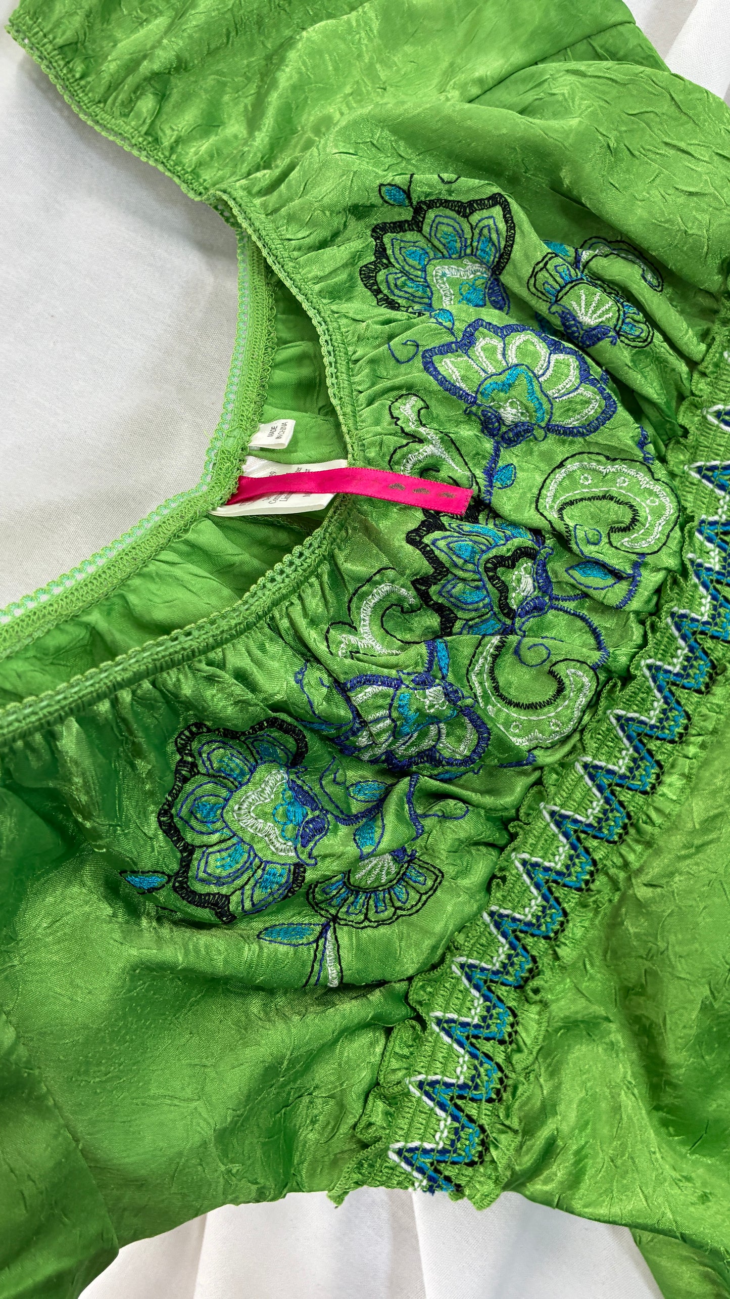 Vintage HEART SOUL Green Fully Embroidered Tie Back Puff Sleeve Top (Large)