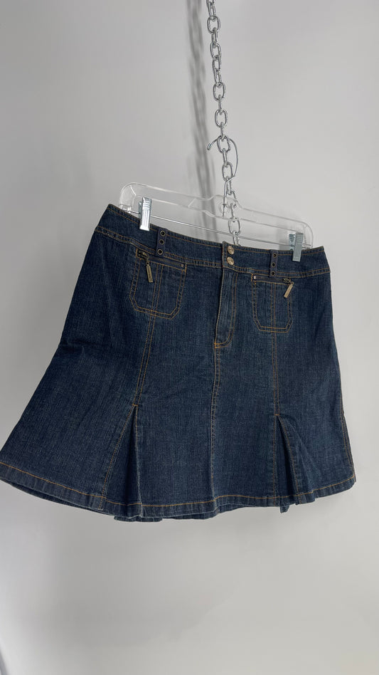 Vintage JonesWear Jeans Dark Wash Pleated Mini Skirt with Zipper Pockets and Grommet Belt Loops (8)