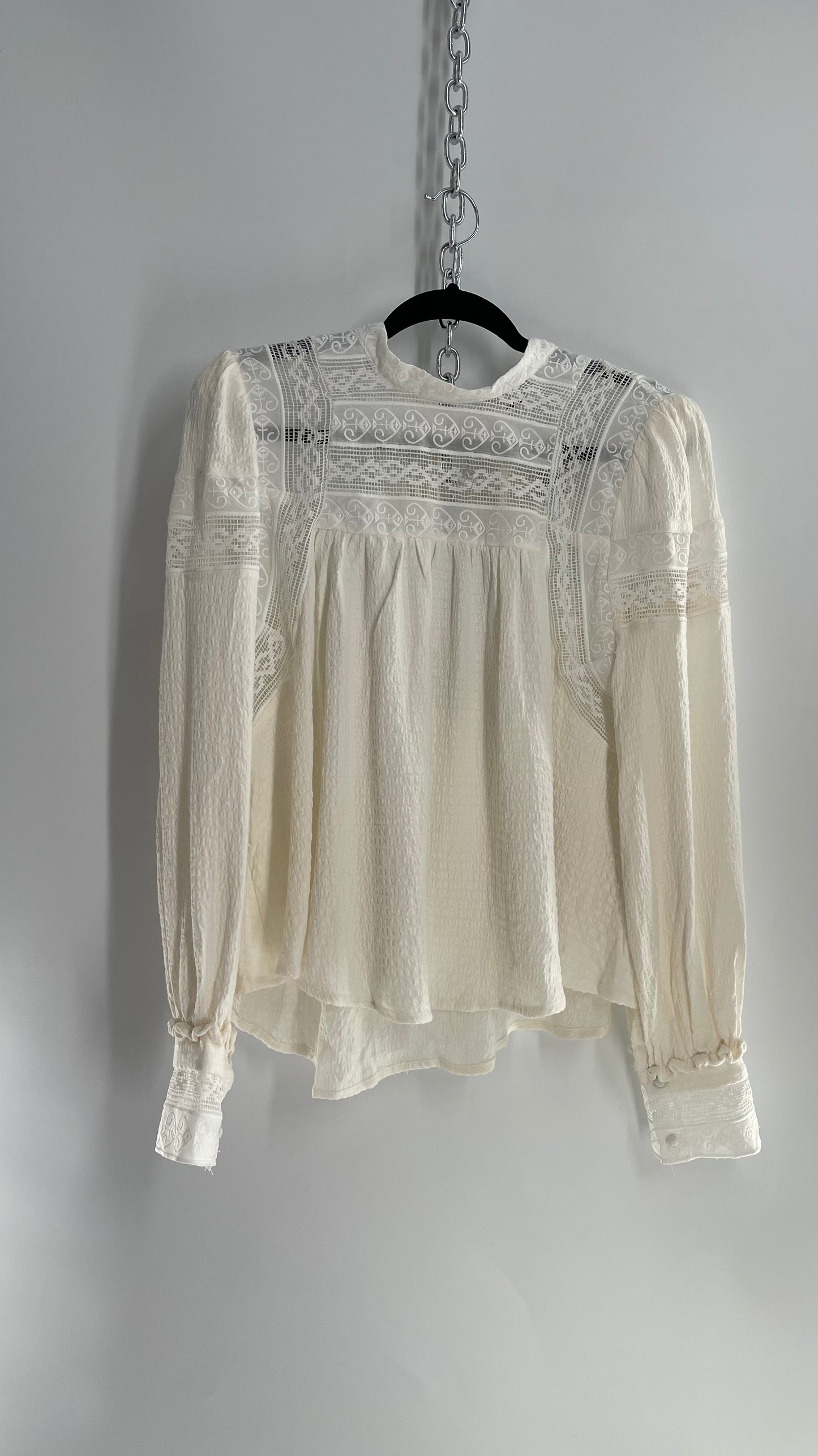 Free People Textured Off White Blouse with Lace Cuffs/Neckline and Tags Attached (Small)