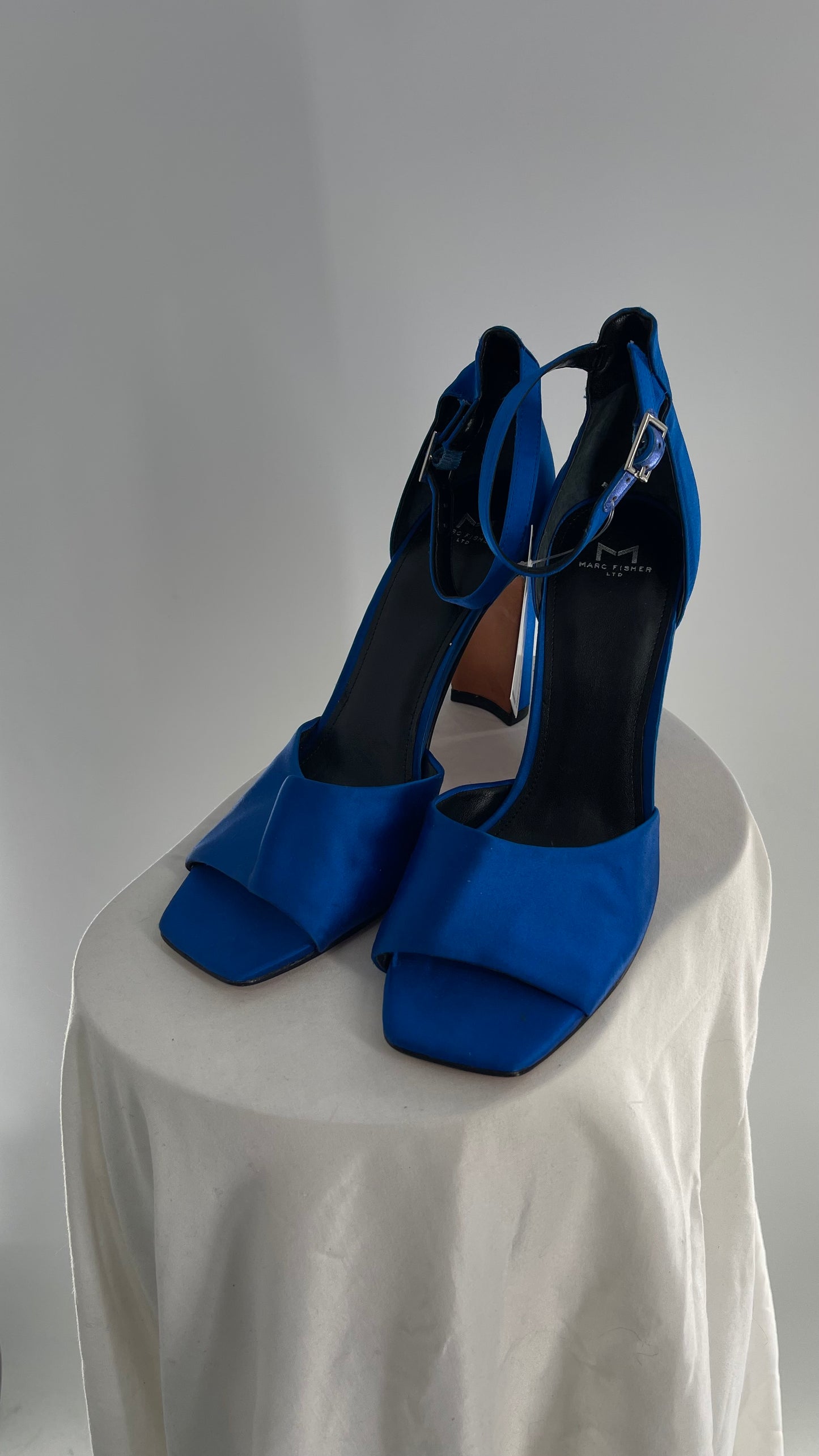 Vintage Marc Fischer Royal Blue Satin Heel (9)