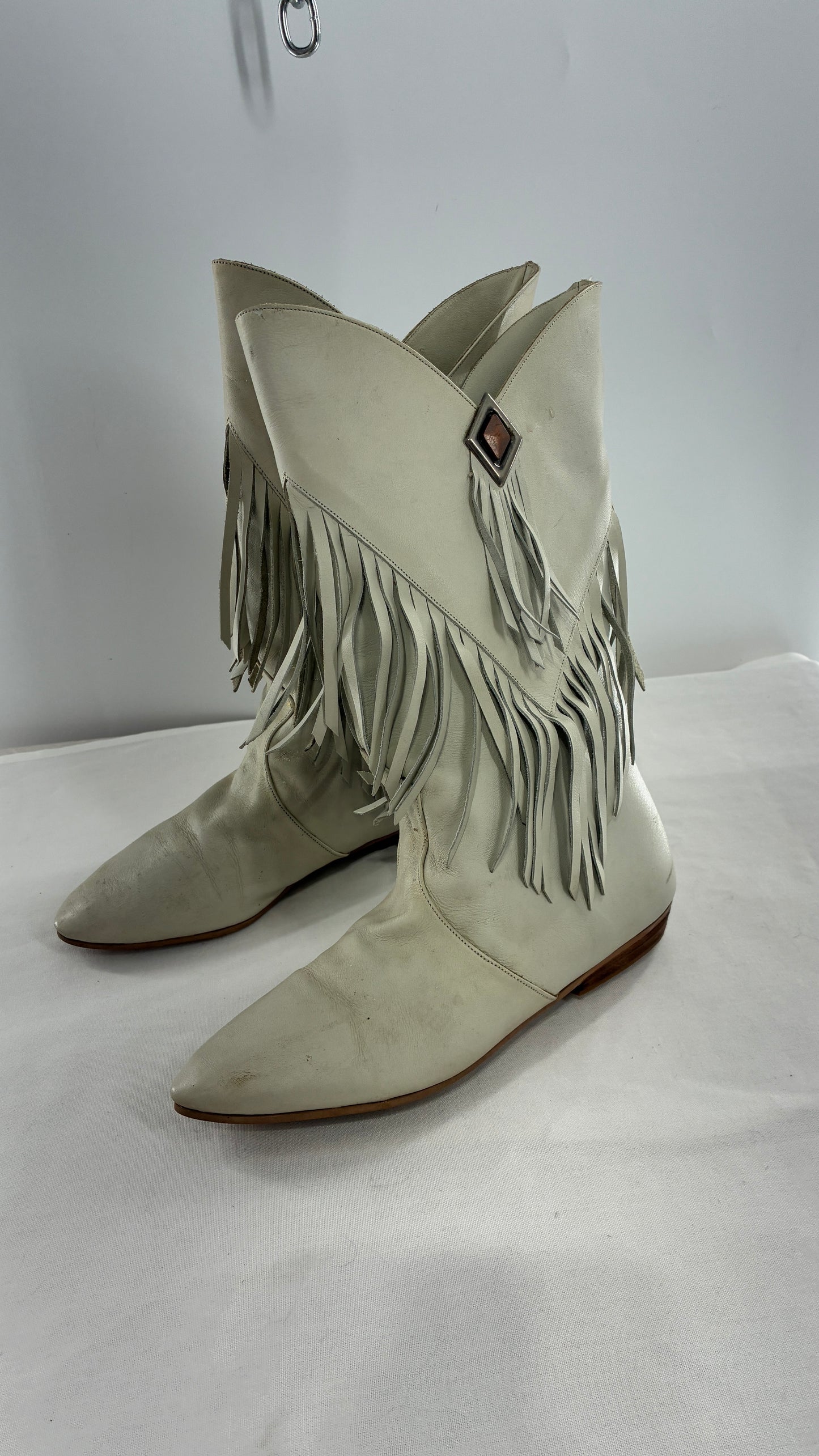LJ SIMONE NEW YORK Off White, Slouchy Genuine Leather Fringed Boots (6.5)
