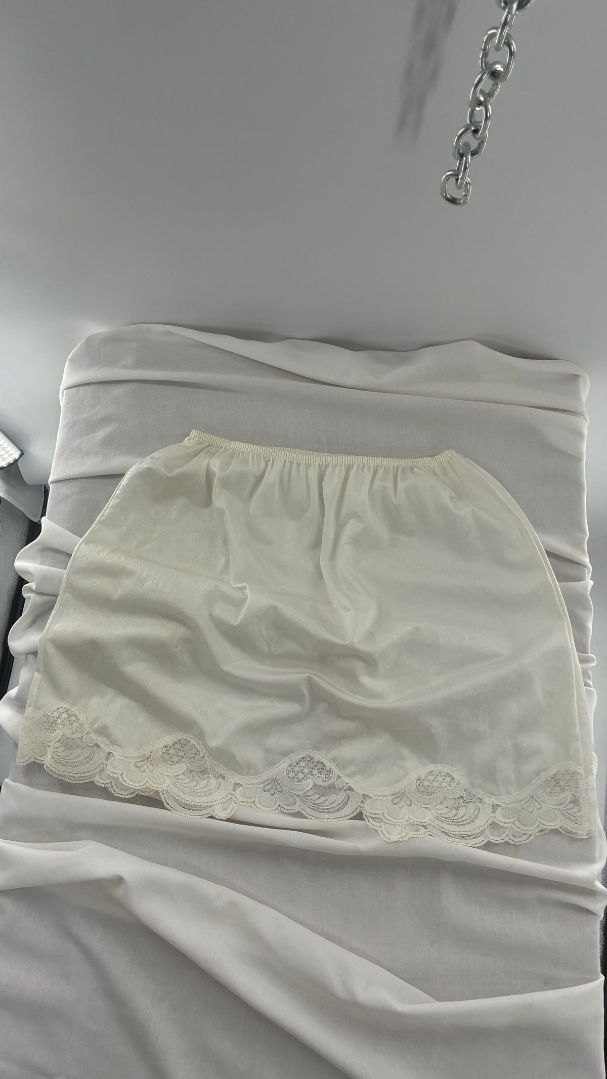 Vintage Ilusión Ivory Silky Slip Mini Paisley Skirt with Scalloped Lace Trim Hem (XL)