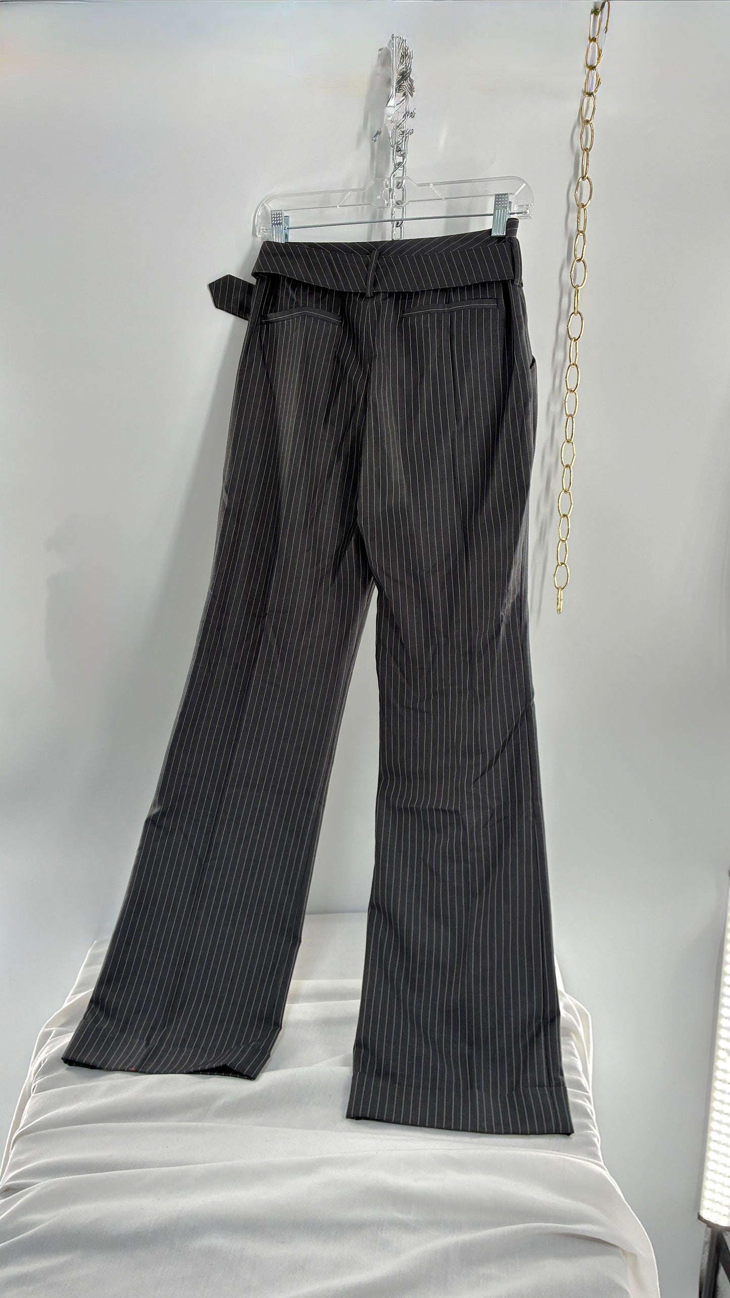 Vintage ANNE KLEIN Pinstripe Grey Low Rise, Wide Leg Trouser with Belted Hip (2)