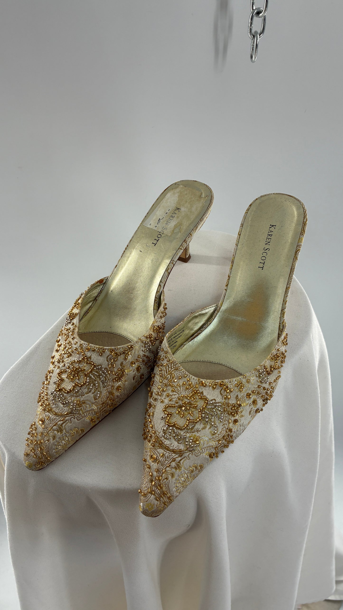 Vintage Karen Scott Samora Brocade Ivory and Gold Beaded Pointed Toe Kitten Heel (9.5)