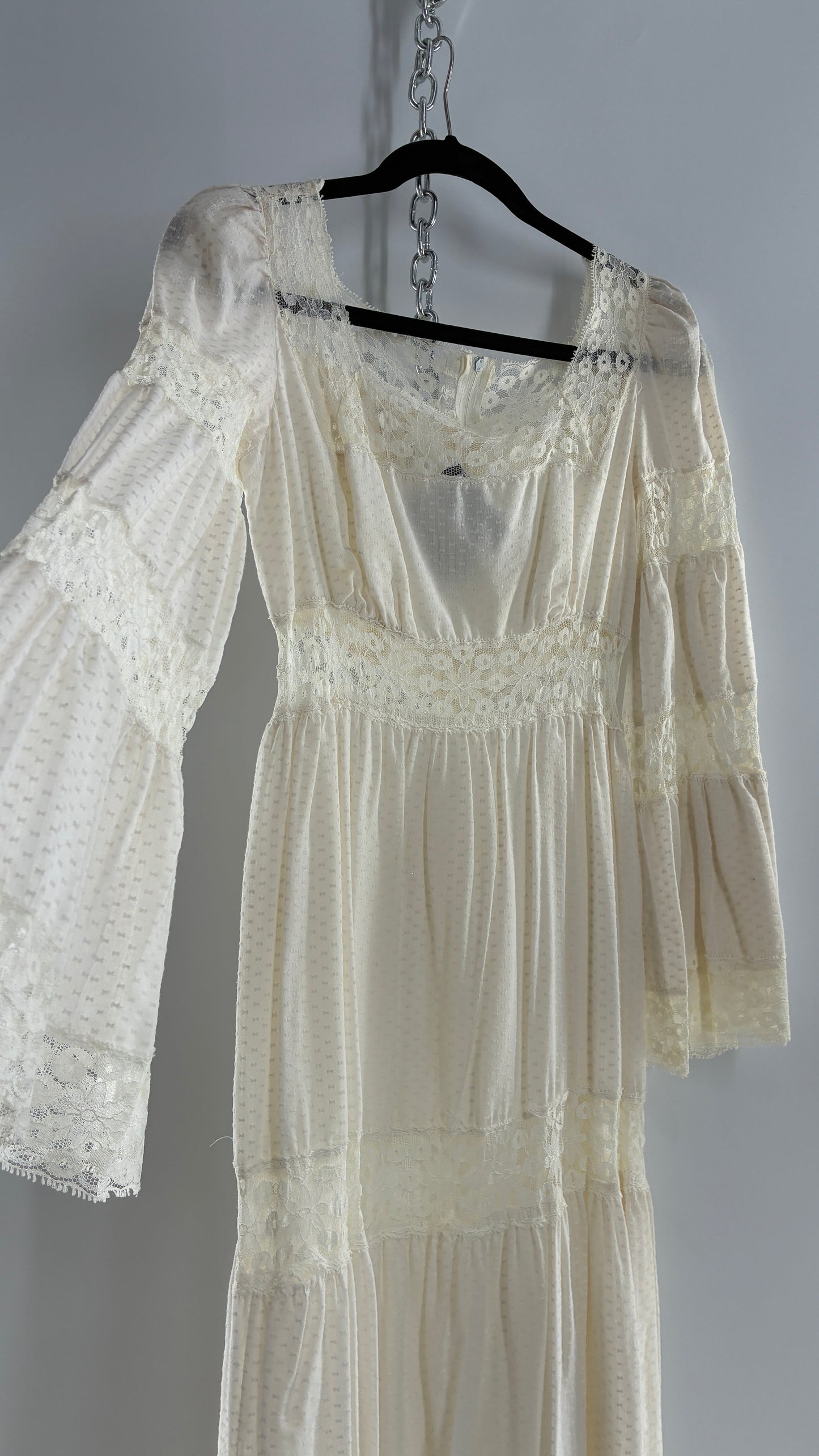 Vintage 1970s Off White Handmade Bell Sleeve Possible Wedding Gown (XS/Small)