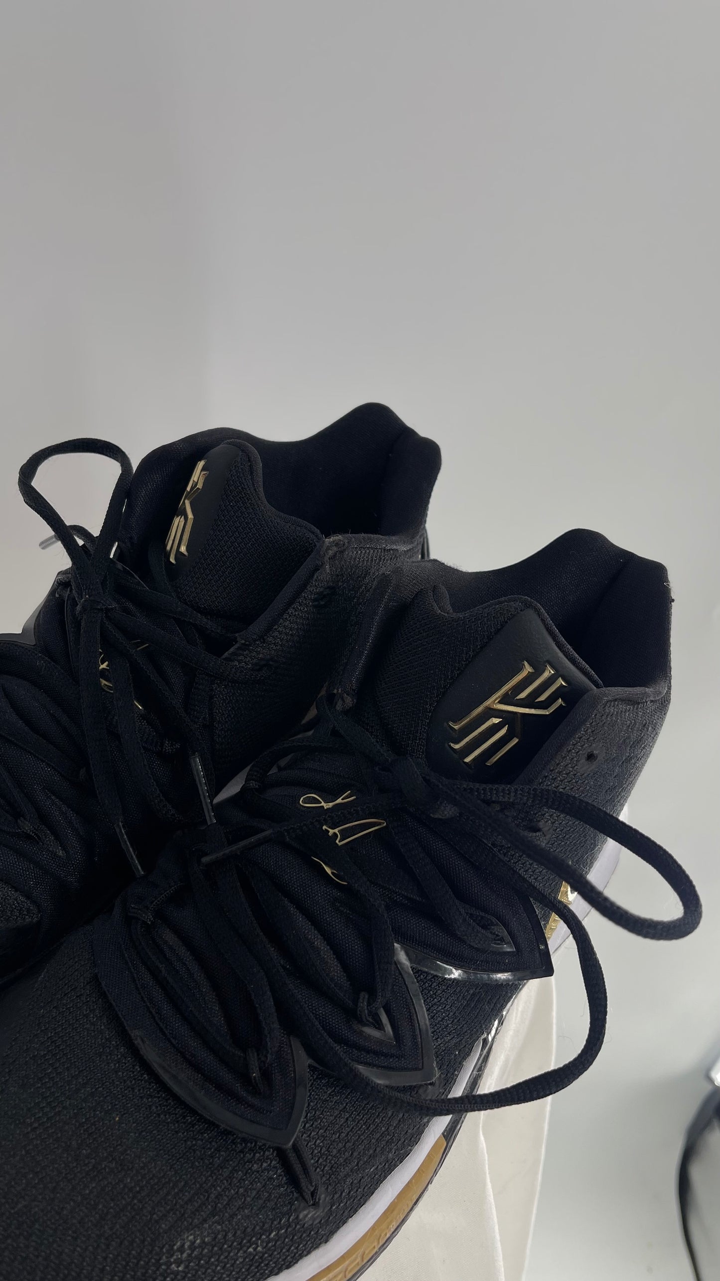 Nike Kyrie 5 Black Metallic Gold (9.5)