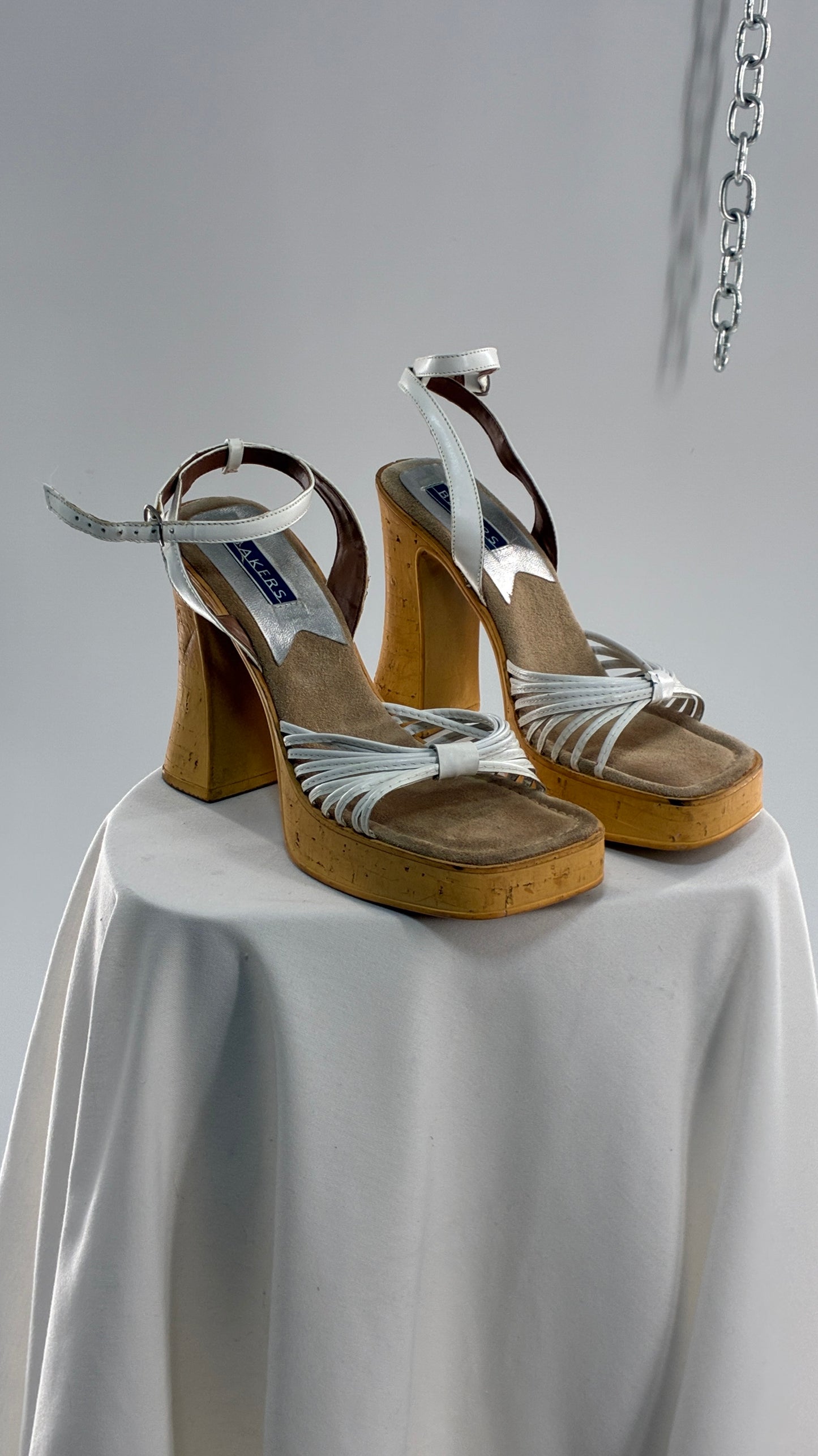 Vintage 1990s Baker Square Toe Block Heel White Platform Sandal Heel (8)