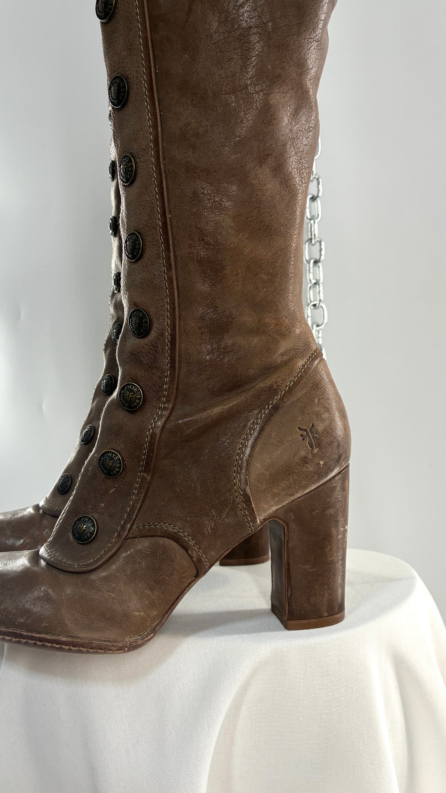 Vintage Limited Edition FRYE Adrienne Taupe Leather Rounded Toe Boots with Button Details (8.5)