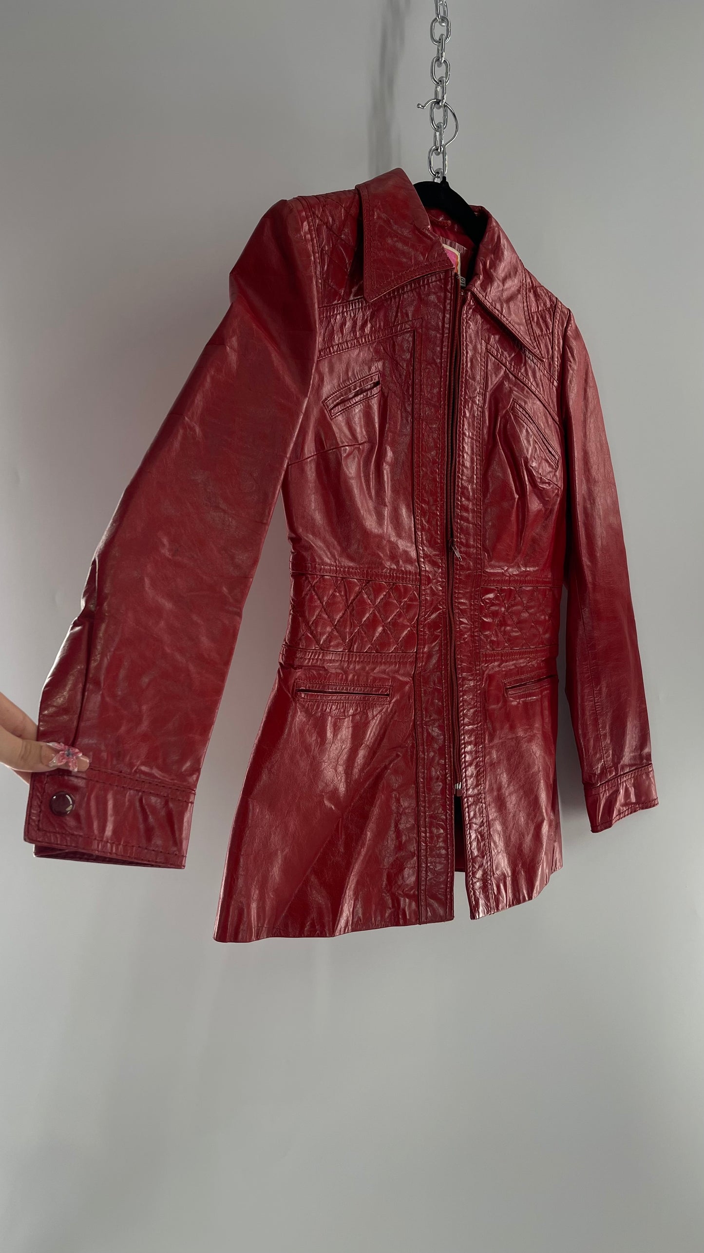 VINTAGE 1970s Ms Pioneer Red Leather Coat with Quilted Waistline (10)