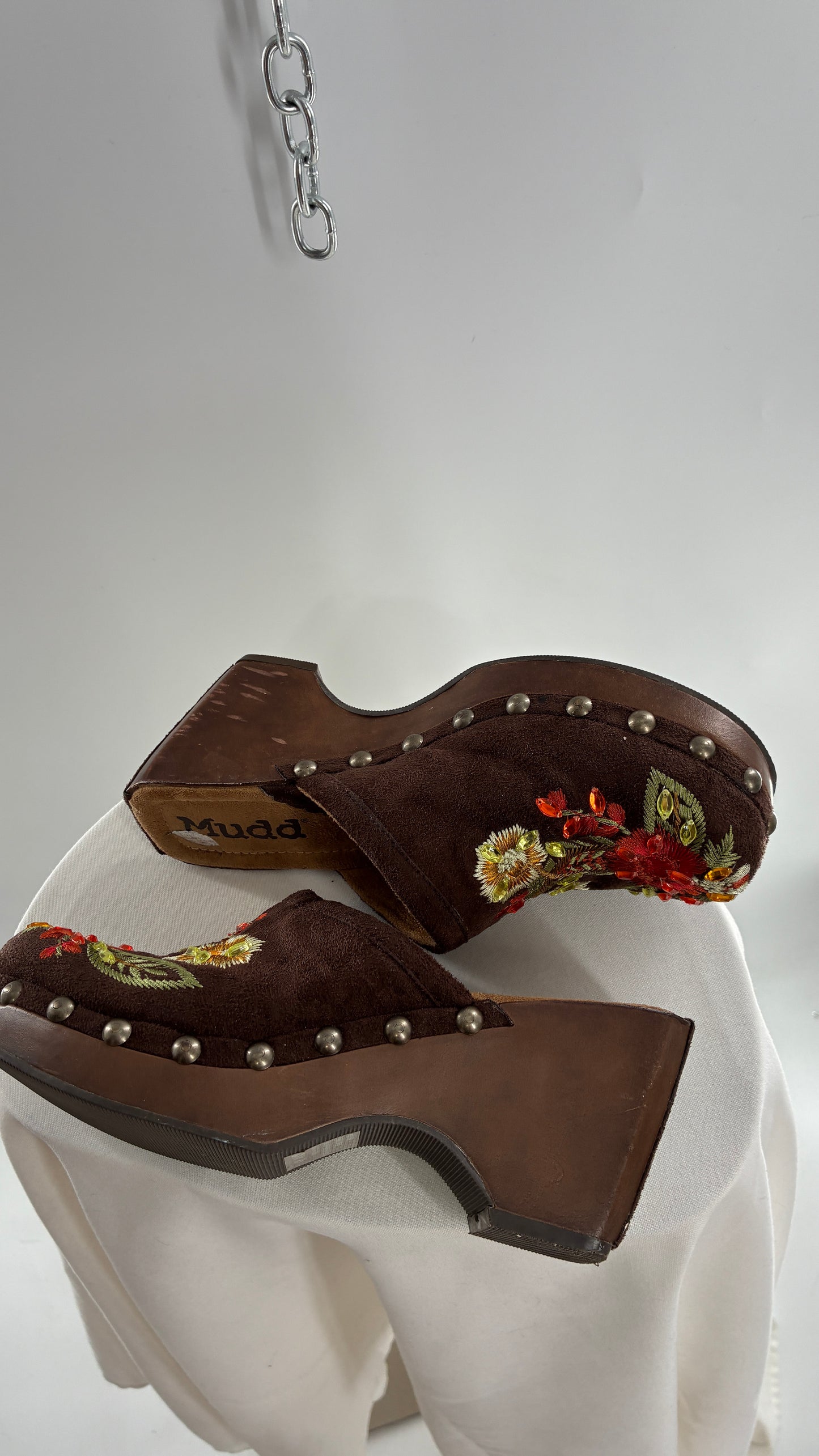 Vintage MUDD Brown Clog with Side Studding and Embroidered Details (6.5)