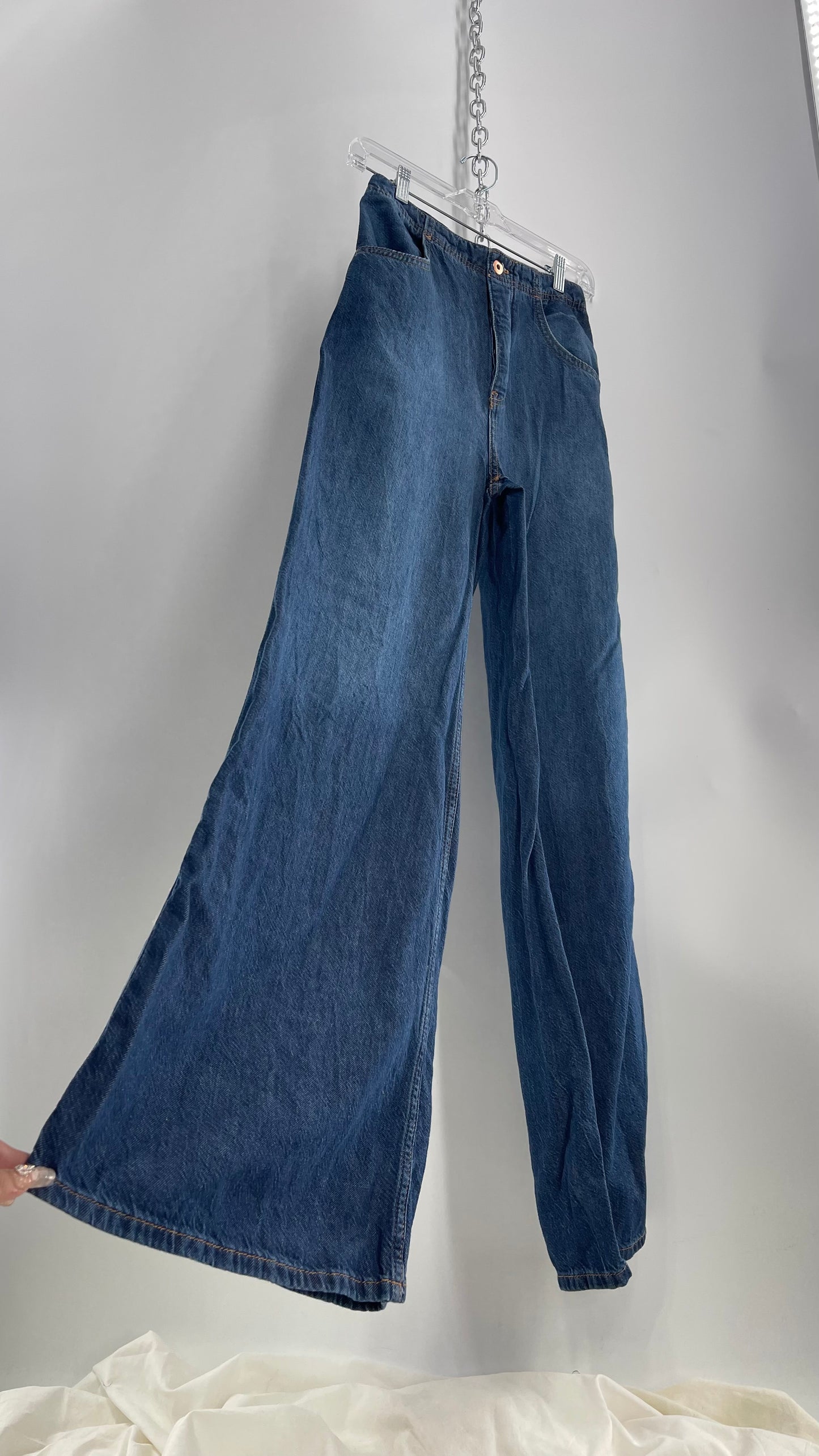 Pilcro High Waisted Medium Wash Wide Leg Jeans with Pleated Bum (27 Tall)