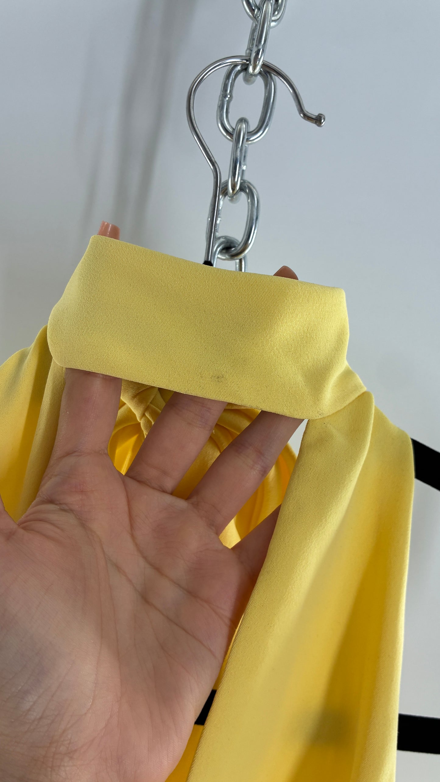 BLACK HALO Yellow High Neck Open Back 1950s Style Circle Skirt Dress with Tags Attached (8,10)