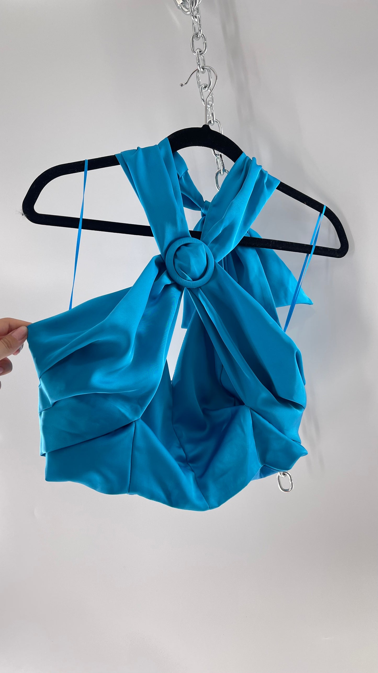 Do + Be Blue Halter Pleated Cropped Blouse with Adjustable Ring Detail (Large)