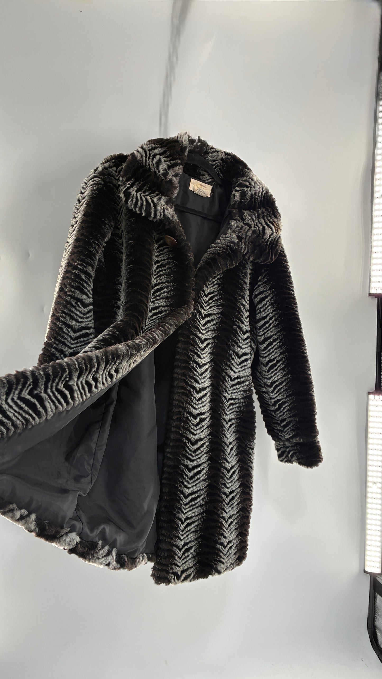 Vintage NOVA Gray and Black Herringbone Patterned Faux Fur Coat (Large)