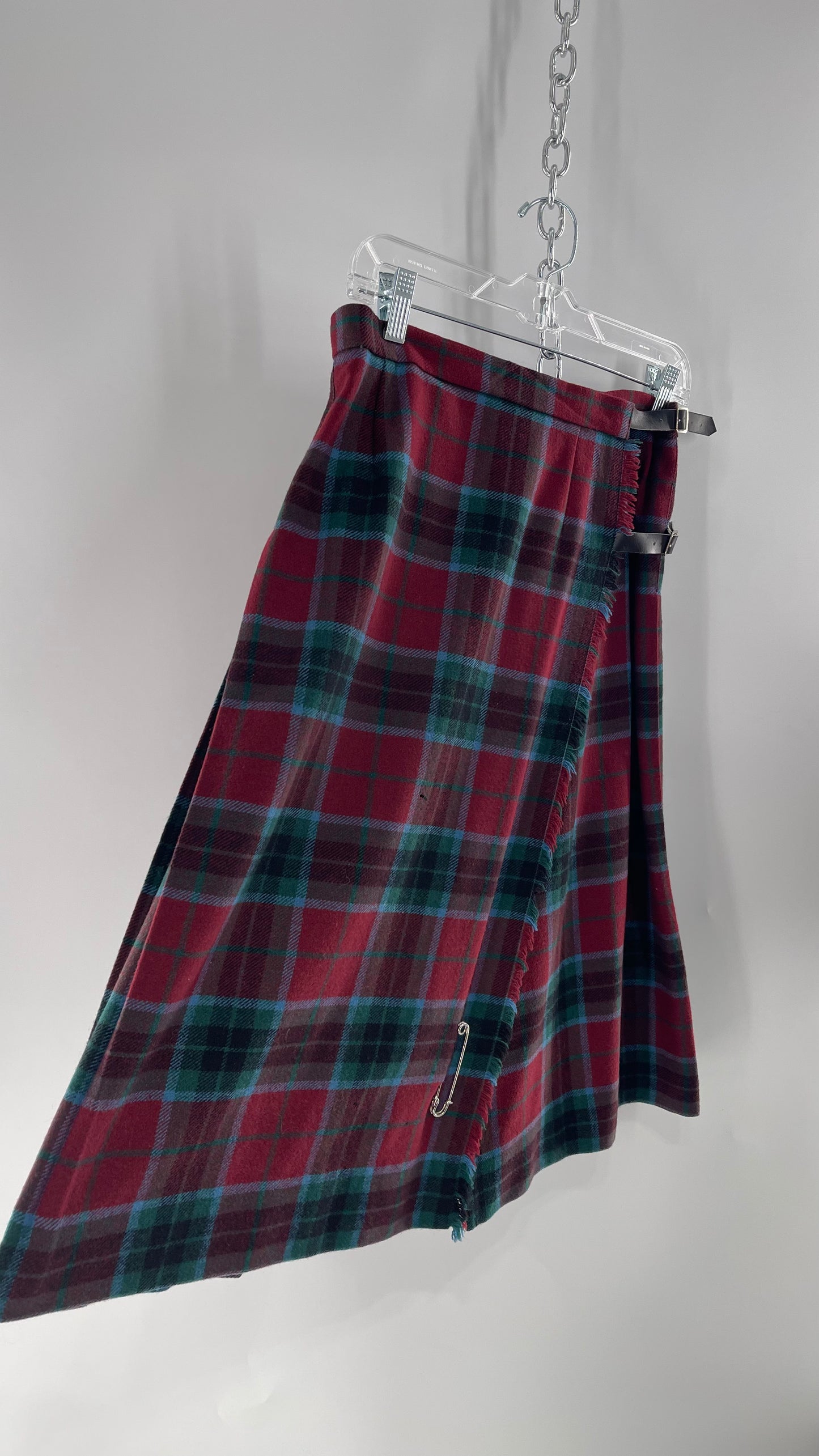 Vintage Clan Crest Pure New Wool Tartan Plaid Skirt with Oversized Pin Made in Scotland (36)