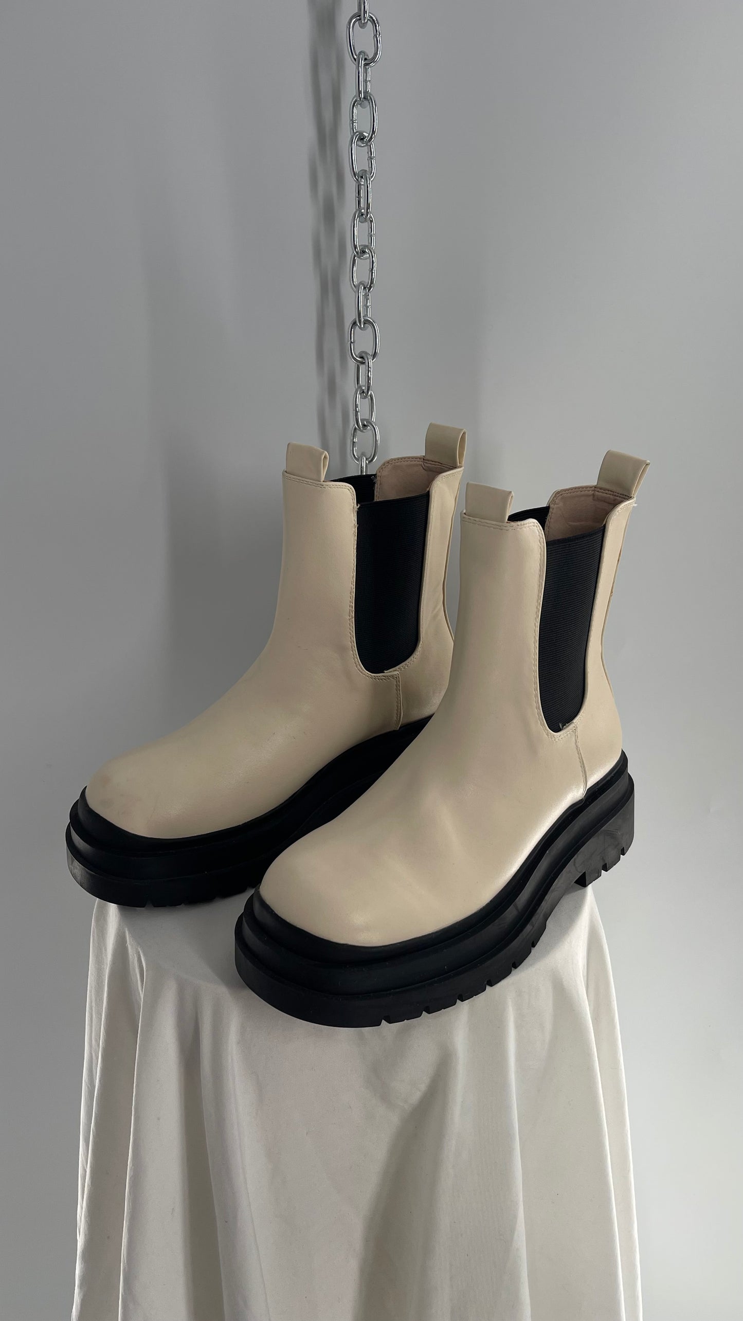 Urban Outfitters Off White Chelsea Boot (9)