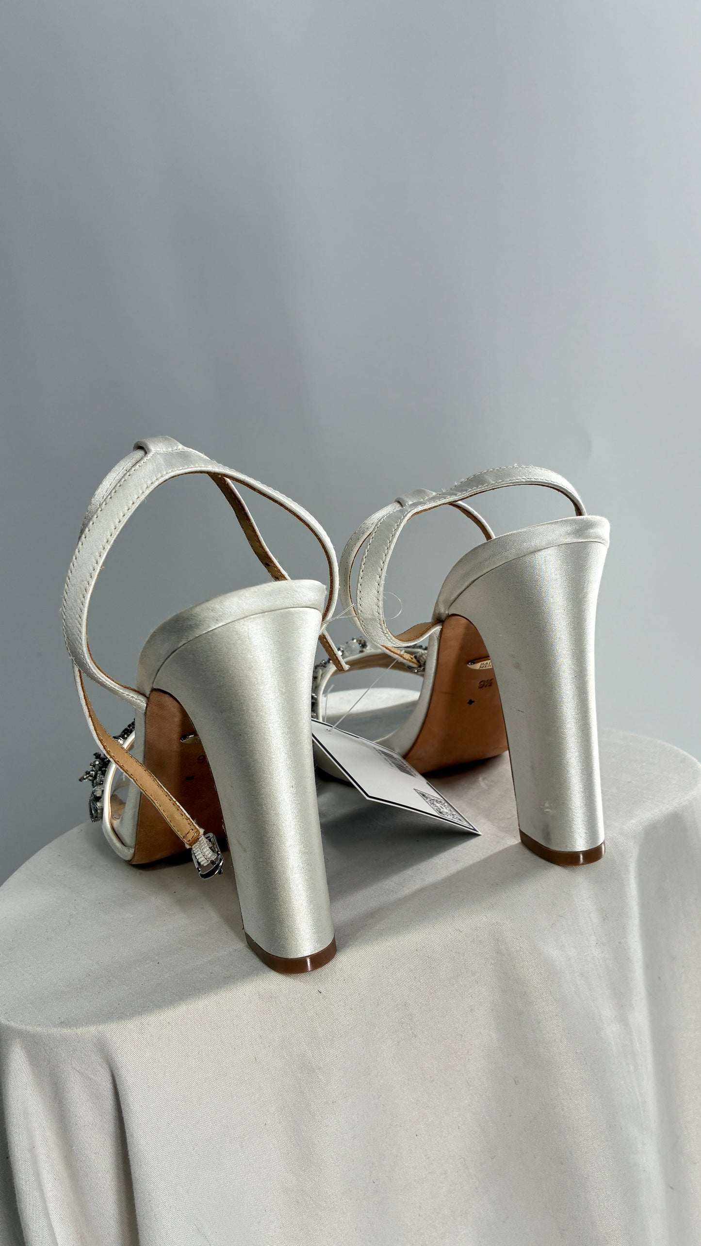 BADGLEY MISCHKA White Square Toe Embellished Florals Heels (9.5)