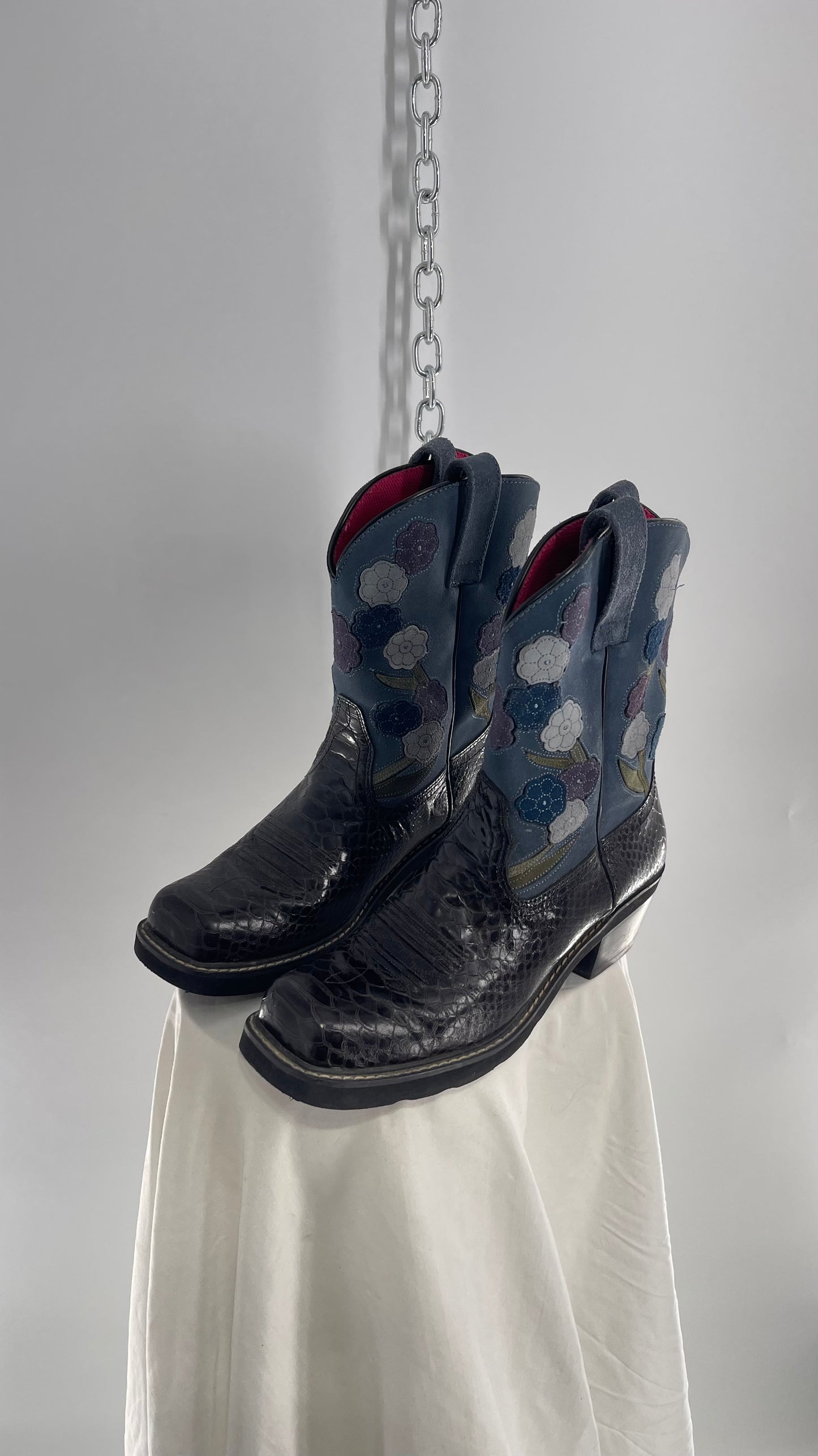 Vintage Ariat Square Toe Boots with Suede Blue Flowers (11)