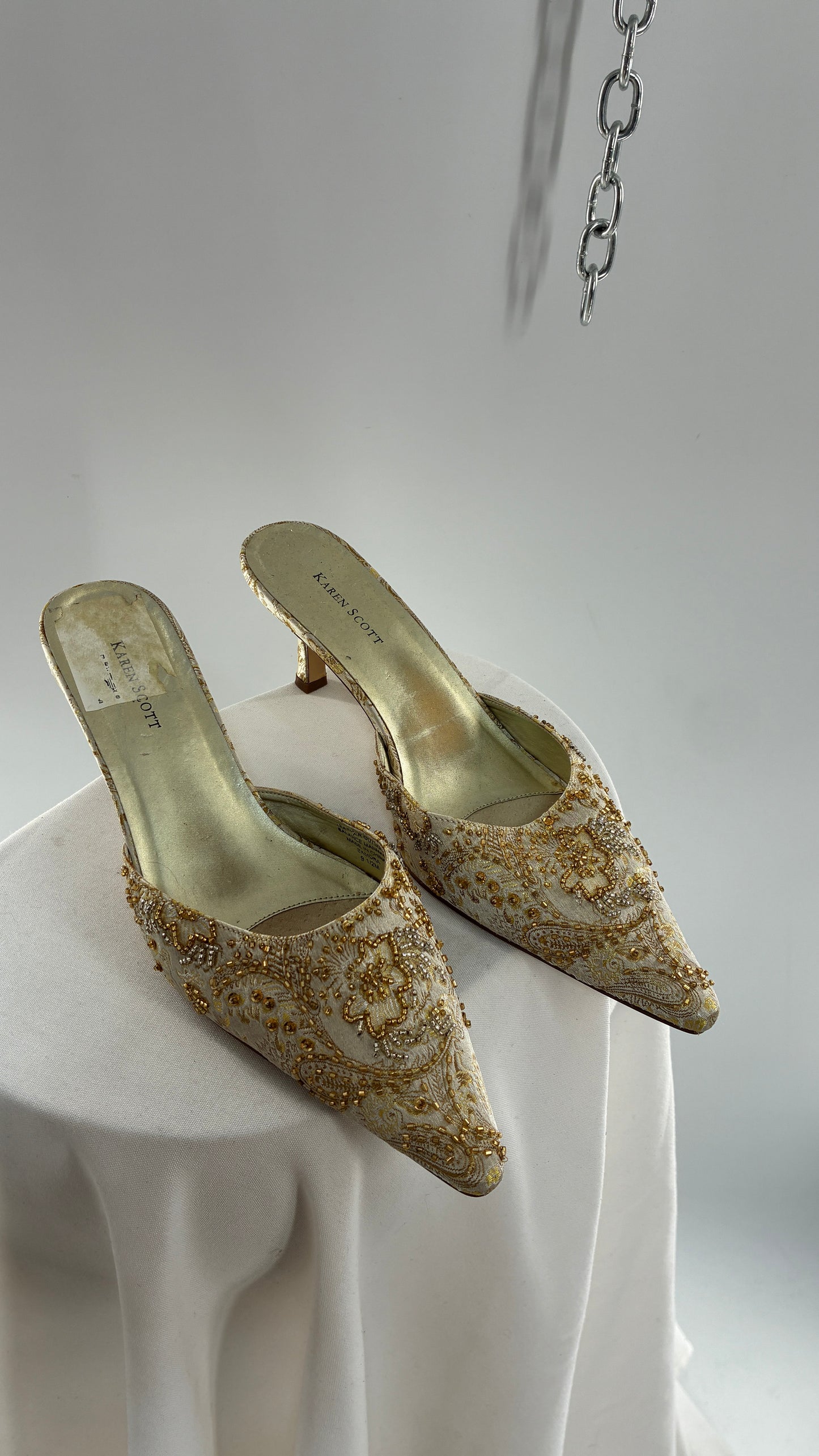 Vintage Karen Scott Samora Brocade Ivory and Gold Beaded Pointed Toe Kitten Heel (9.5)