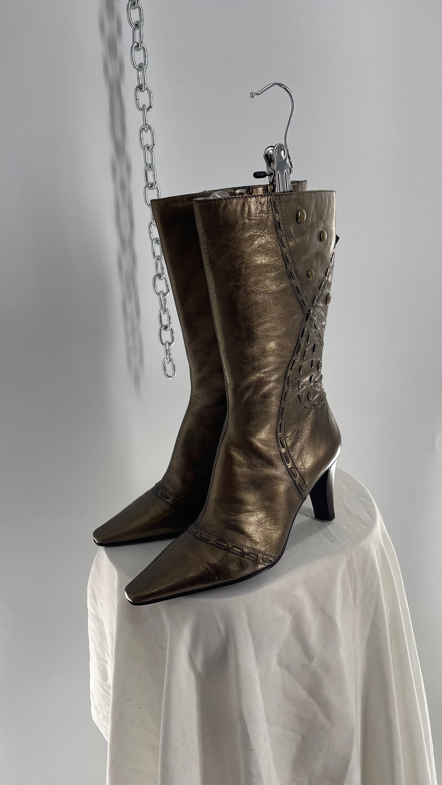 Vintage BANDOLINO Bronze Metallic Pointed Toe Boots with Leather Stitching and Studded Details (7)