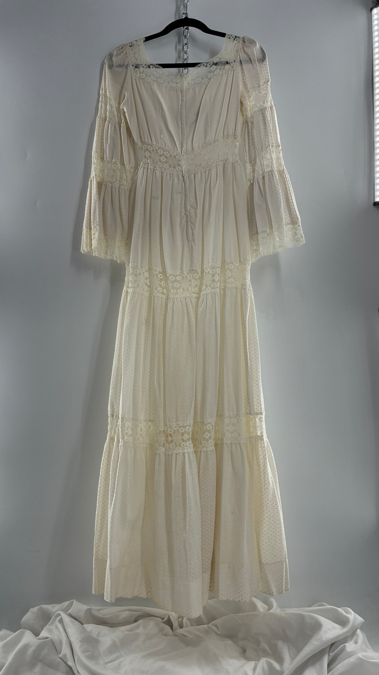 Vintage 1970s Off White Handmade Bell Sleeve Possible Wedding Gown (XS/Small)