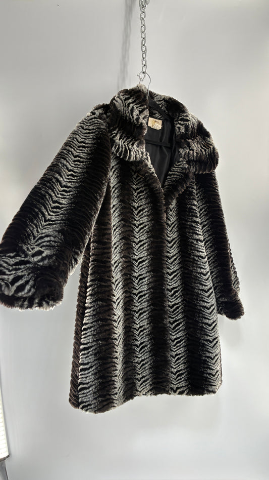 Vintage NOVA Gray and Black Herringbone Patterned Faux Fur Coat (Large)