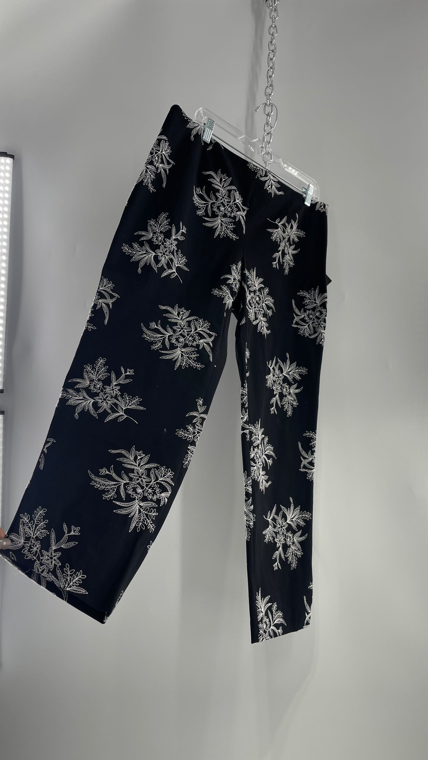 Vintage WOMYN Black 1990s Capris with White Contrast Embroidery (12)