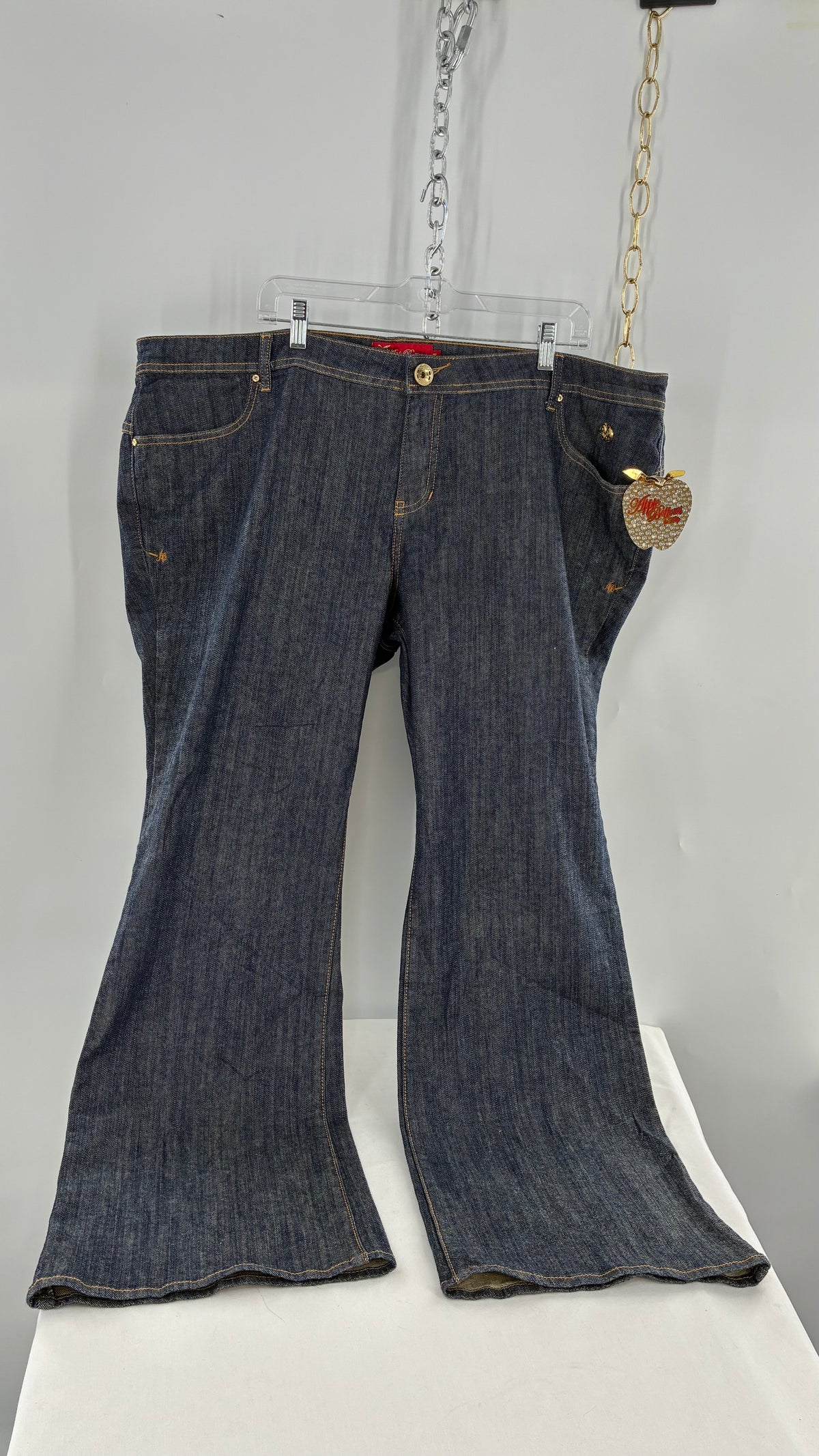 Deadstock Vintage Iconic APPLE BOTTOM JEANS with Apple Pockets and Embroidered Lettering (24)
