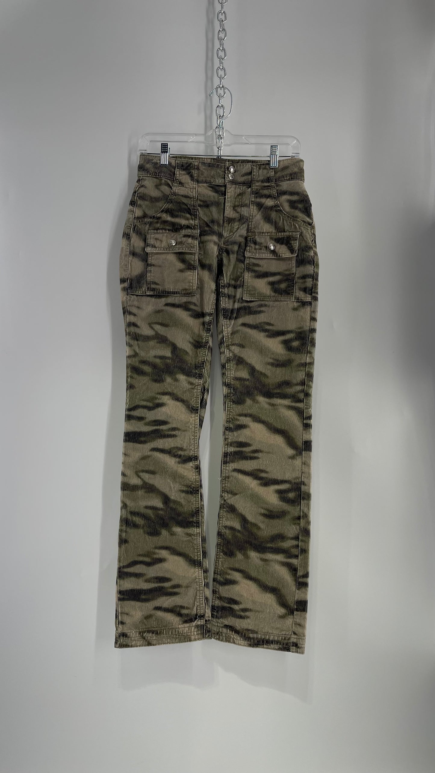 BDG Urban Outfitters Green 90s Army Print Cargos (0)