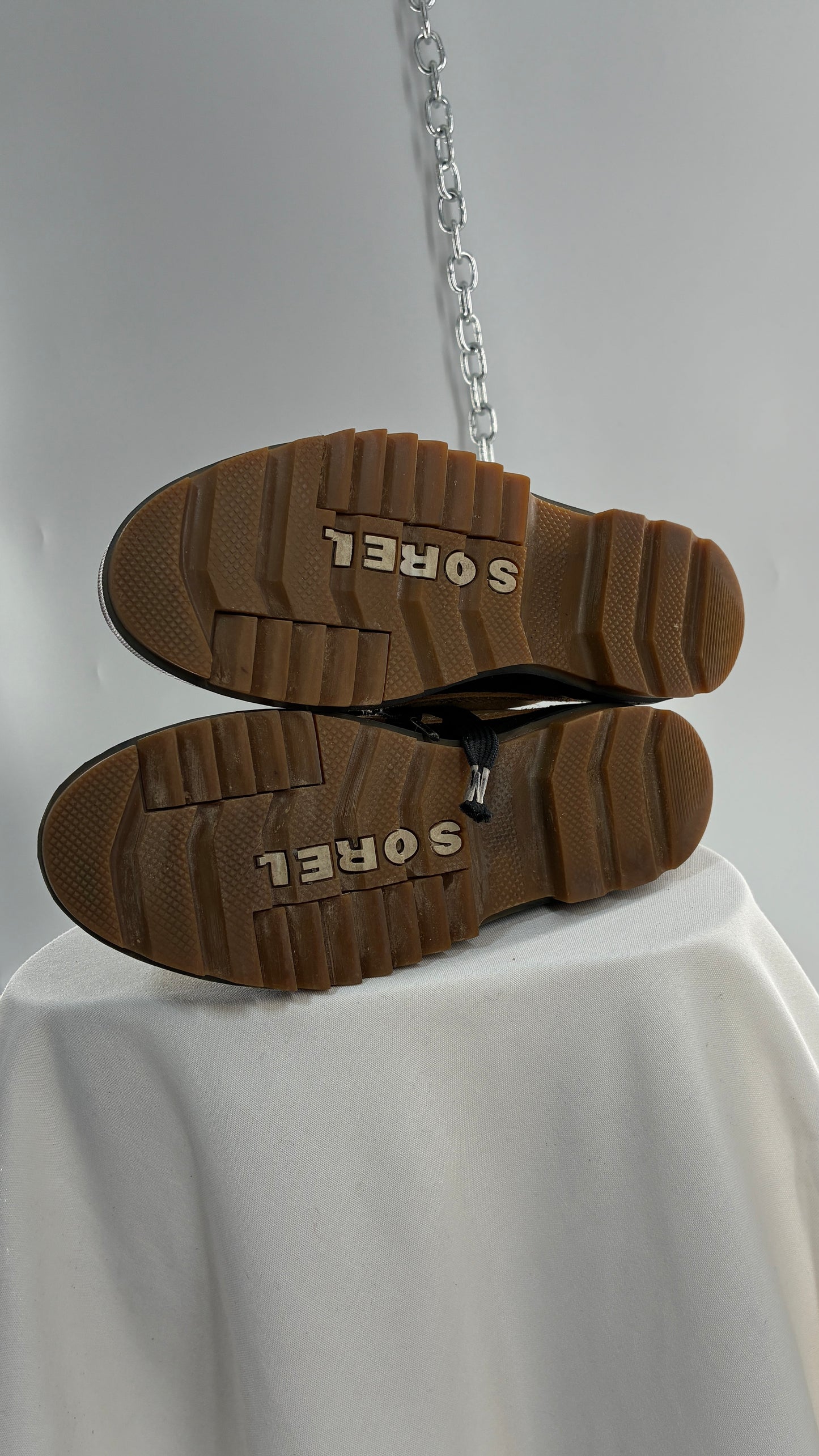 SOREL Tivoli Boots Tan with Thick Black Laces (7.5)