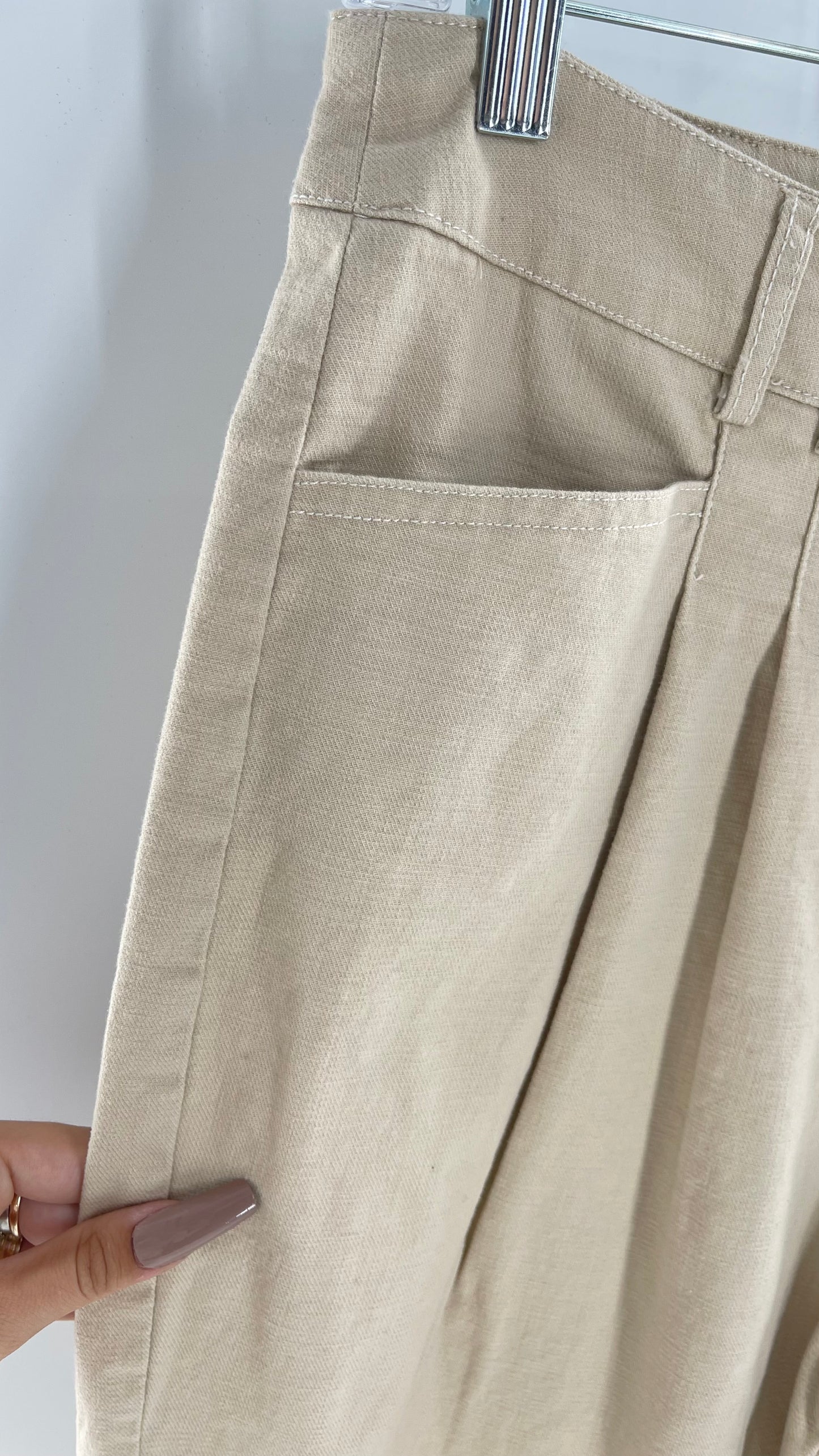 Avec Les Filles 97% Cotton Tan/Neutral Pleated Waist Trouser (S)