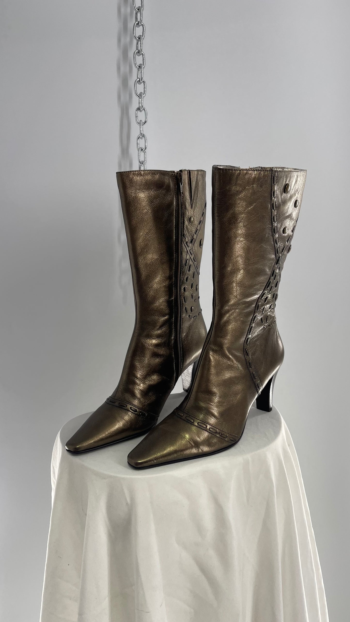 Vintage BANDOLINO Bronze Metallic Pointed Toe Boots with Leather Stitching and Studded Details (7)