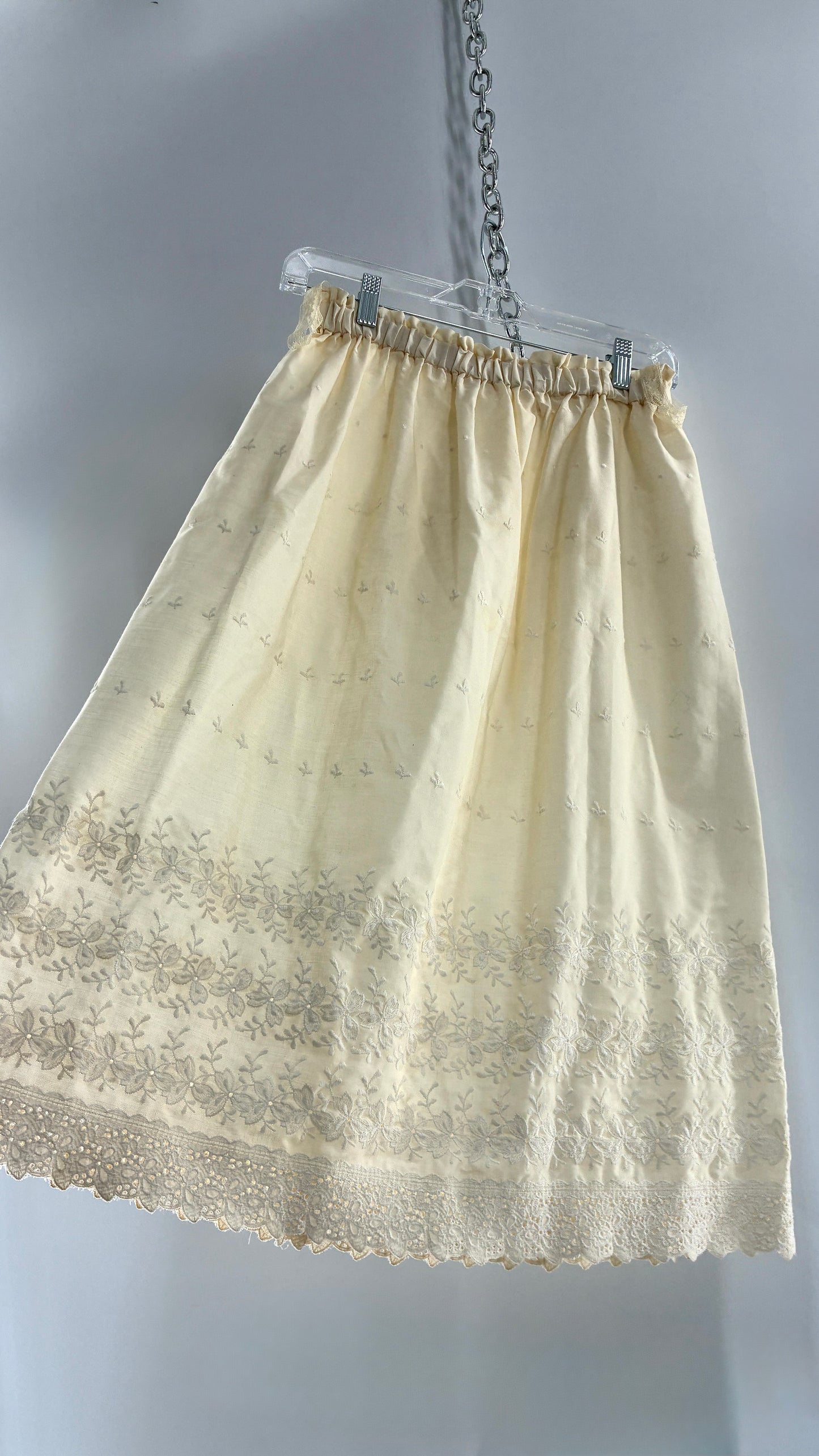 Vintage 1960s Handmade Lace Hem Cotton Skirt with Embroidered Patterning (XS/S)