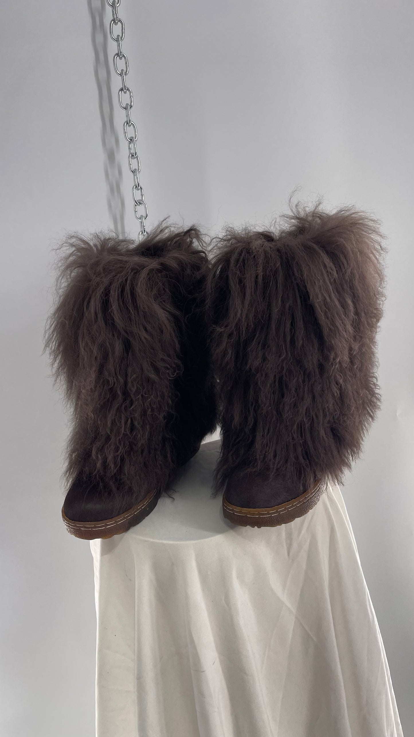 Vintage BEARPAW Boetis Chocolate Cow Hair and Curly Lamb Fur Exaggerated Fuzzy Boots (7)