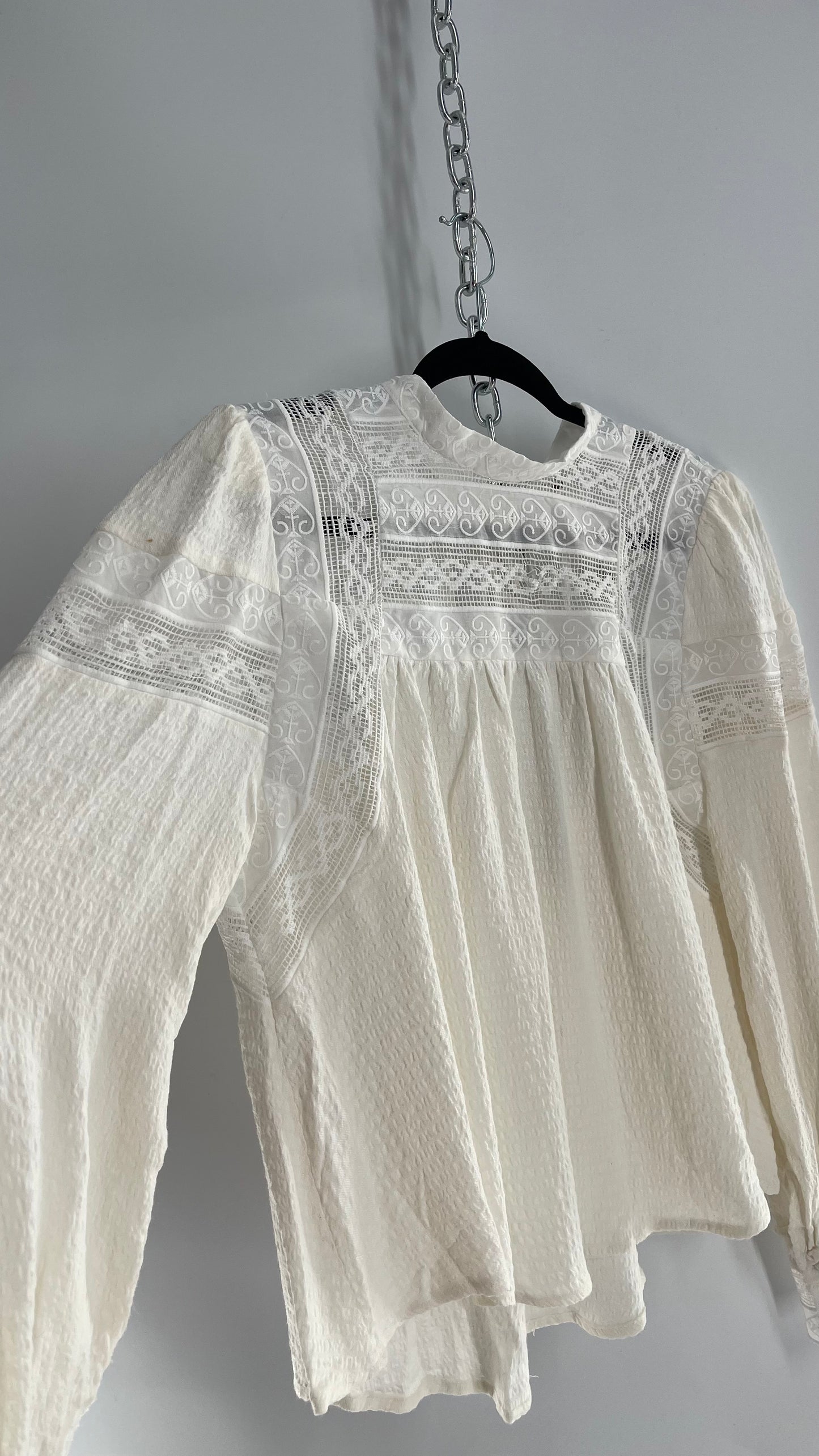 Free People Textured Off White Blouse with Lace Cuffs/Neckline and Tags Attached (Small)