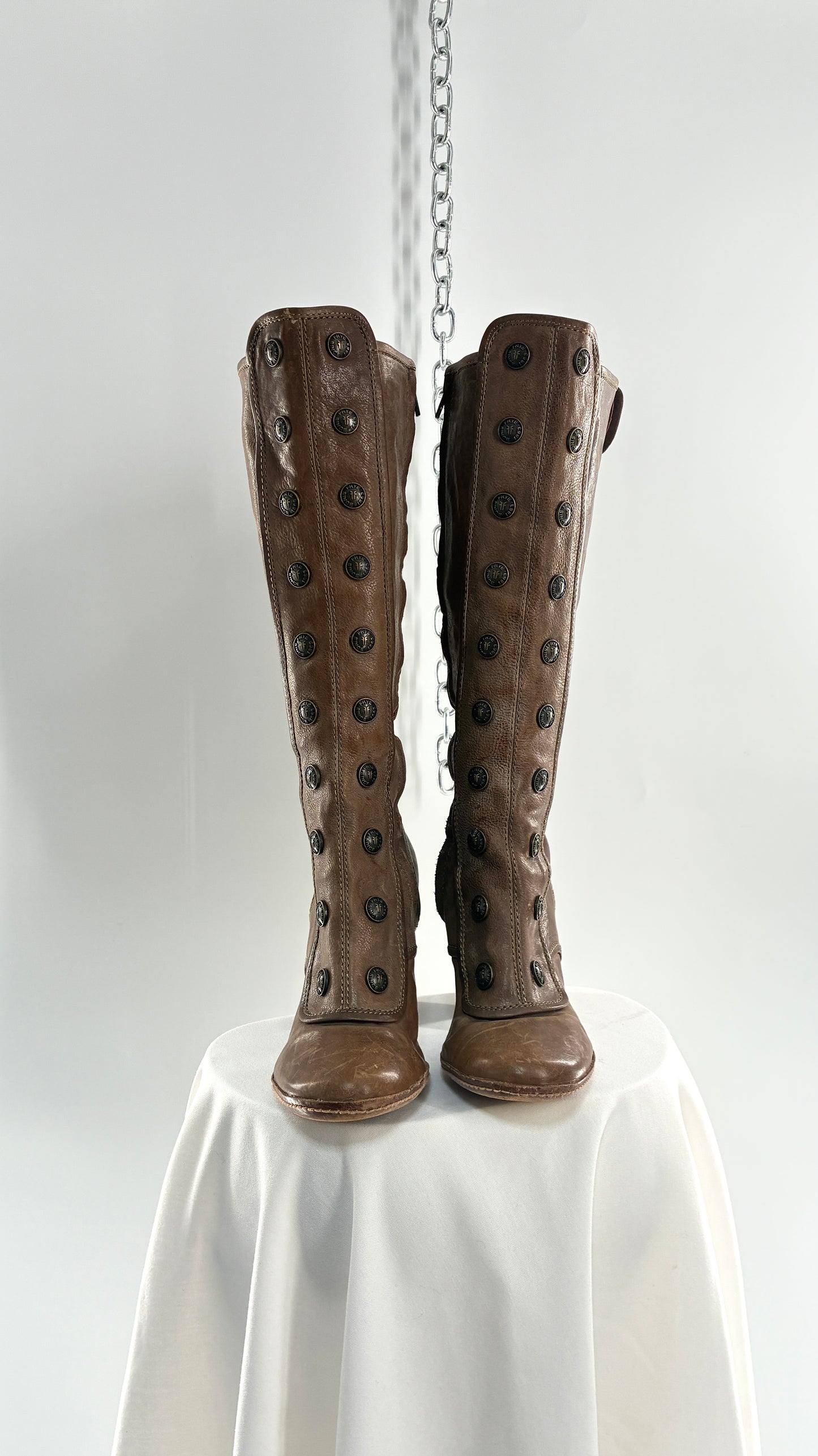 Vintage Limited Edition FRYE Adrienne Taupe Leather Rounded Toe Boots with Button Details (8.5)