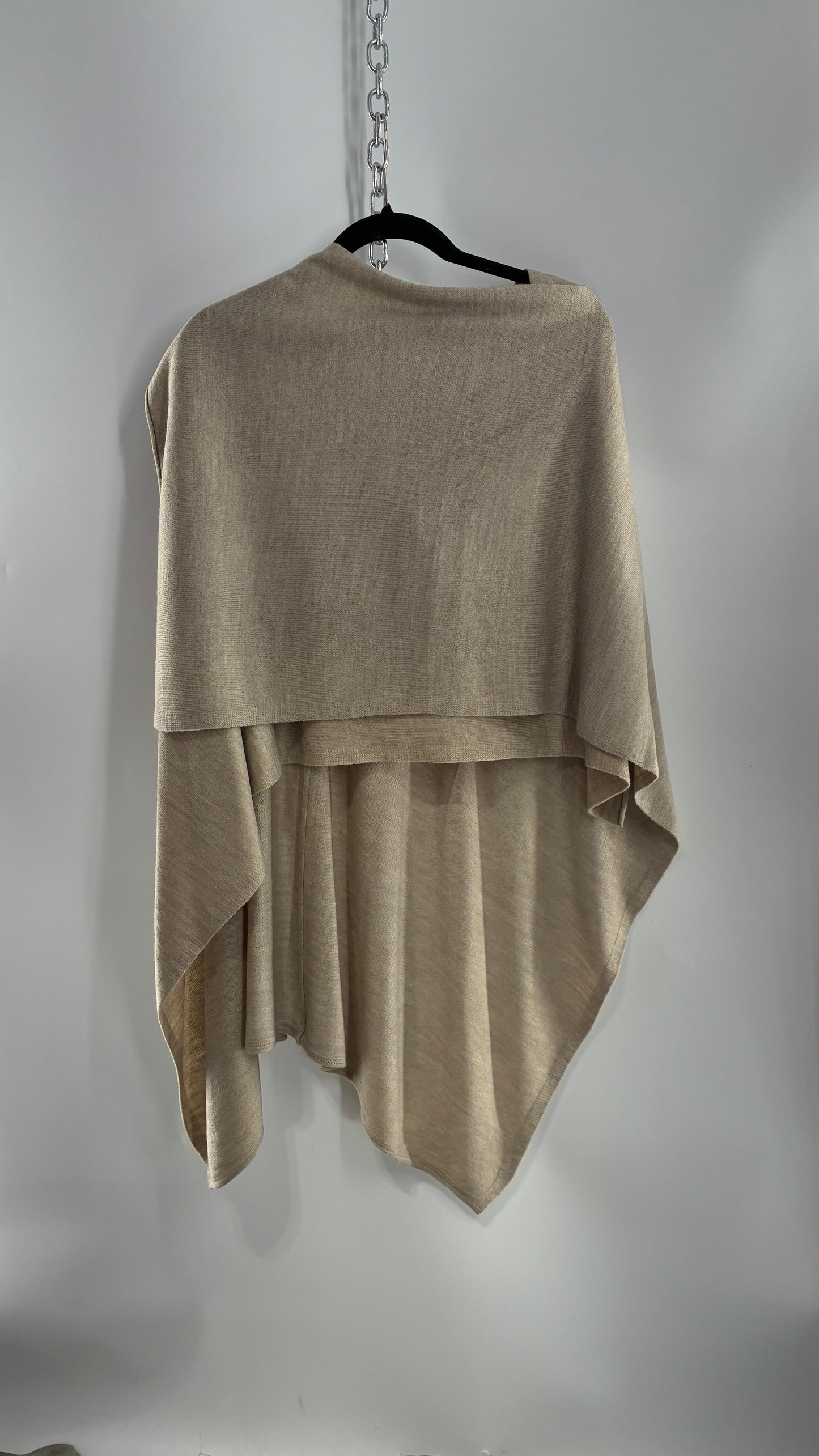 Simply NOELLE Beige Knit Cape with Tags Attached (One Size)
