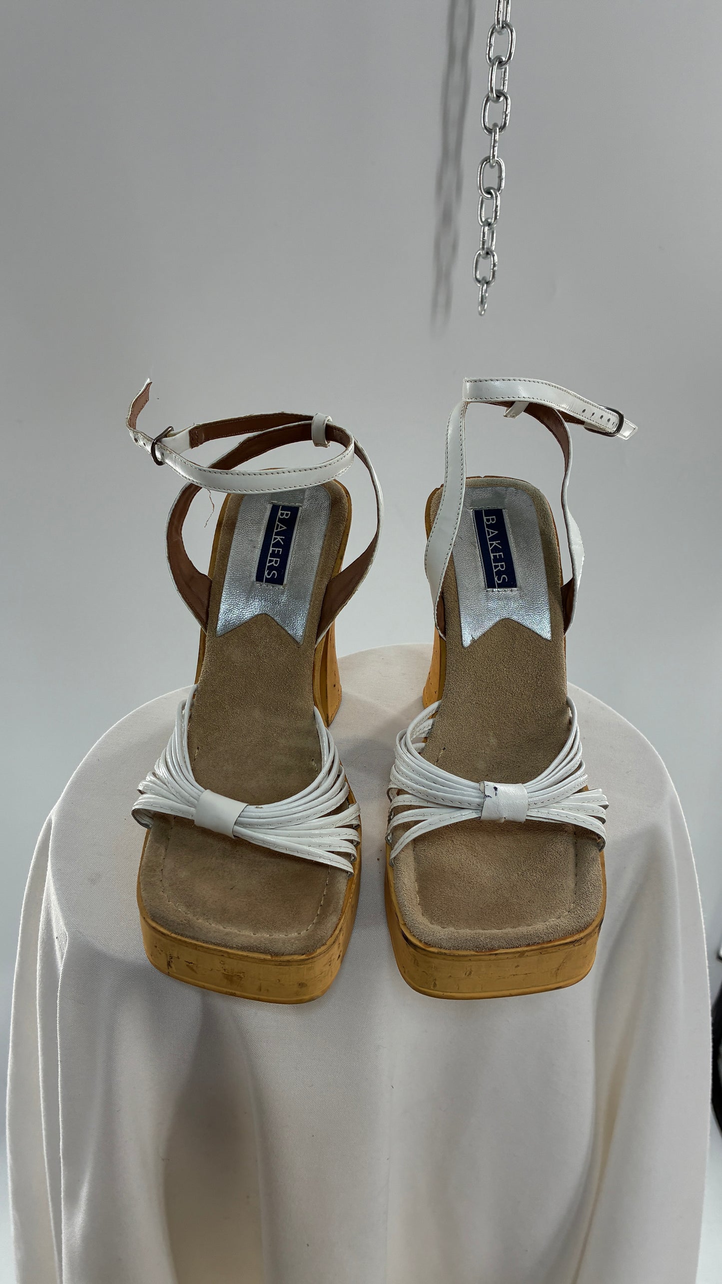 Vintage 1990s Baker Square Toe Block Heel White Platform Sandal Heel (8)