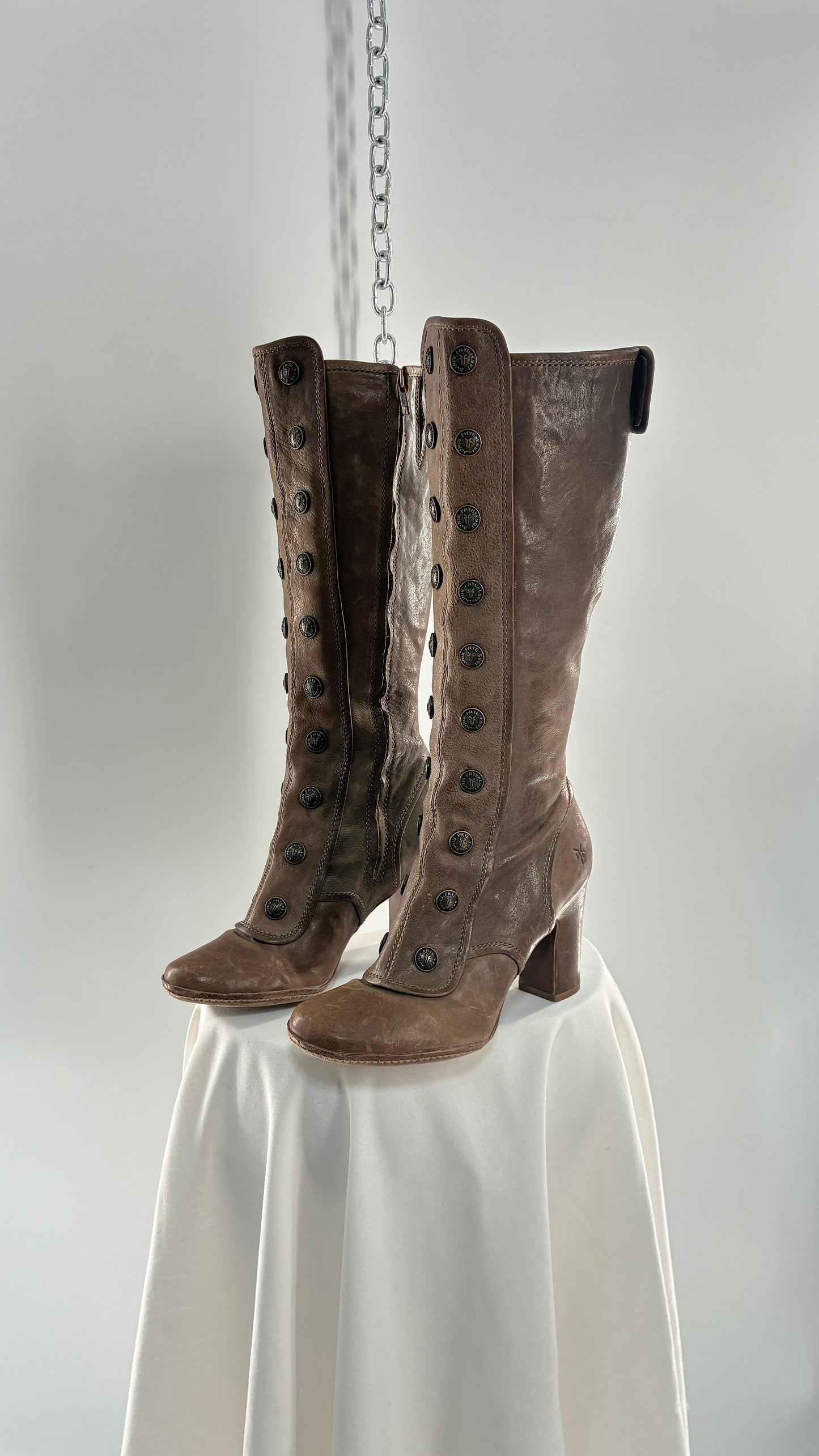 Vintage Limited Edition FRYE Adrienne Taupe Leather Rounded Toe Boots with Button Details (8.5)