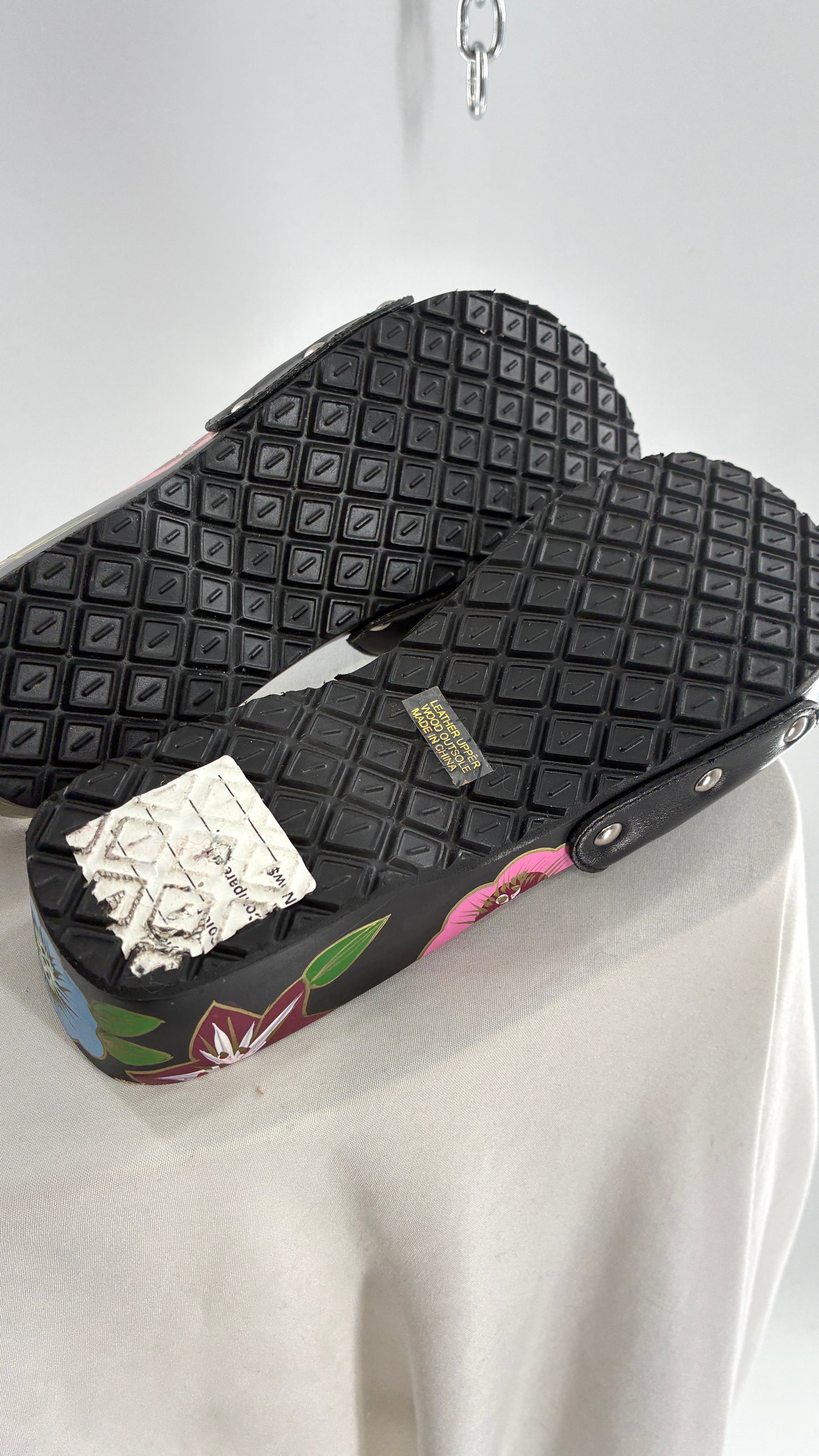 Vintage NINE WEST Black Clog Sandal with Colorful Hand Painted Flowers (7.5)