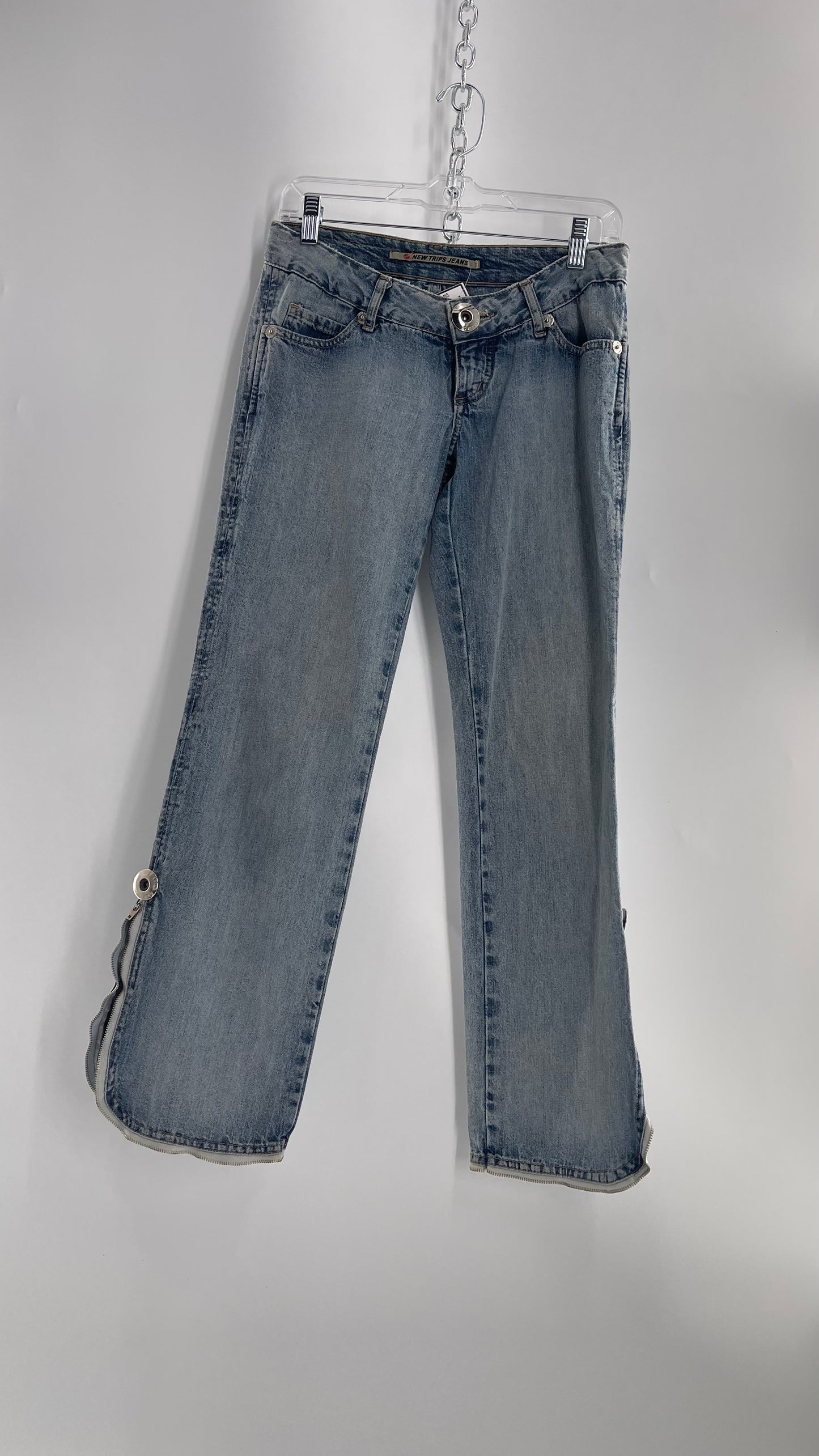 Vintage New Trips Light Wash Kick Flare Jeans with Zipper Hem Detail, V Waistline and Oversized Metal Buttons (40)