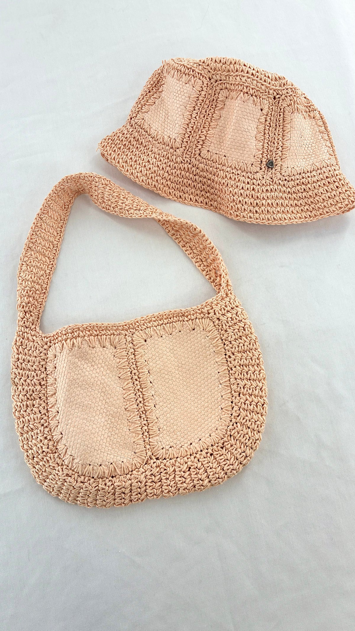 Vintage LIZ CLAIBORNE Natural Woven Shoulder Bag With Textured Border and Matching Sun Hat