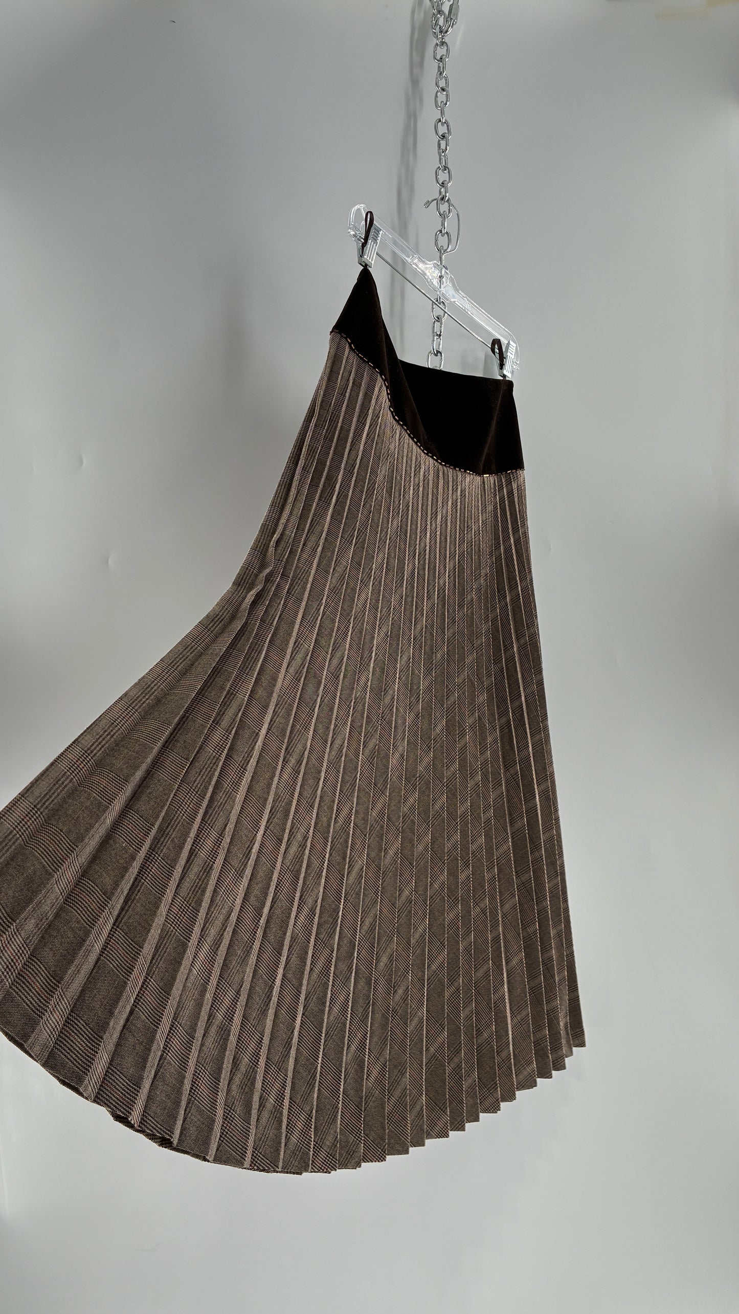 Vintage CAROLE LITTLE Plaid and Pleated Skirt with Wide Velvet Brown Waist Band (6)