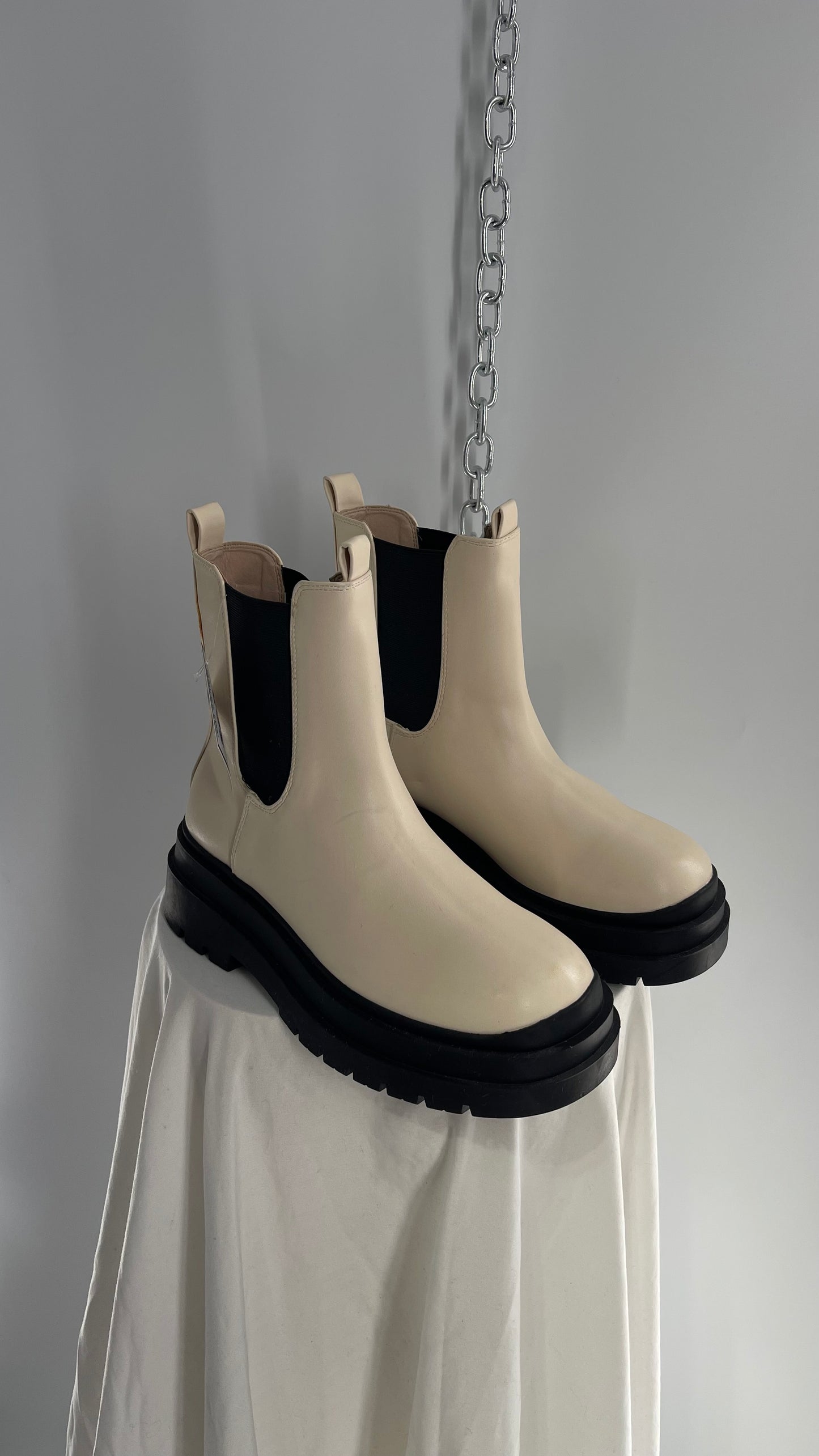 Urban Outfitters Off White Chelsea Boot (9)