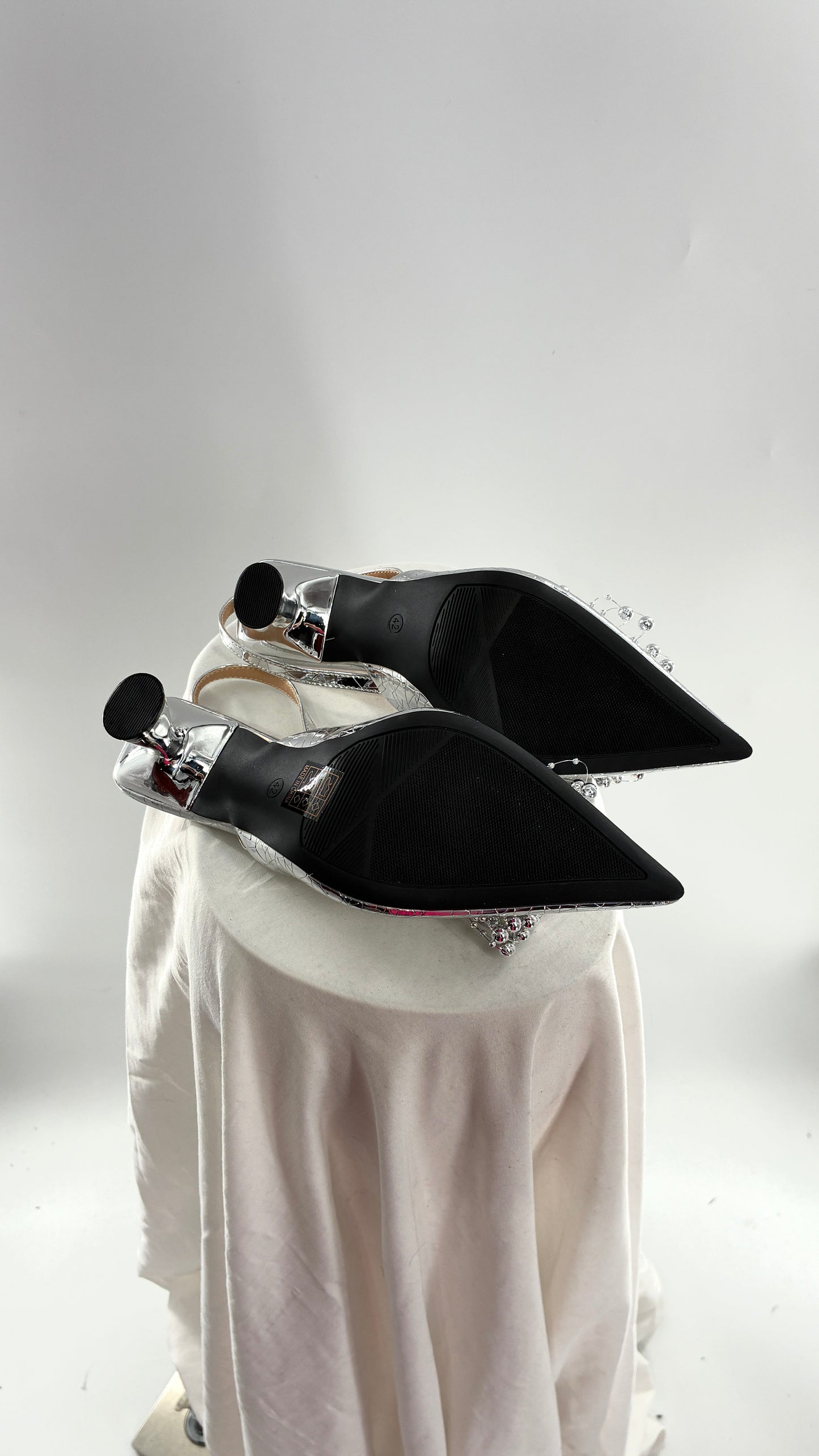 Chrome Silver Pointed Toe Slingback Kitten Heels with Abstract Detail (42)