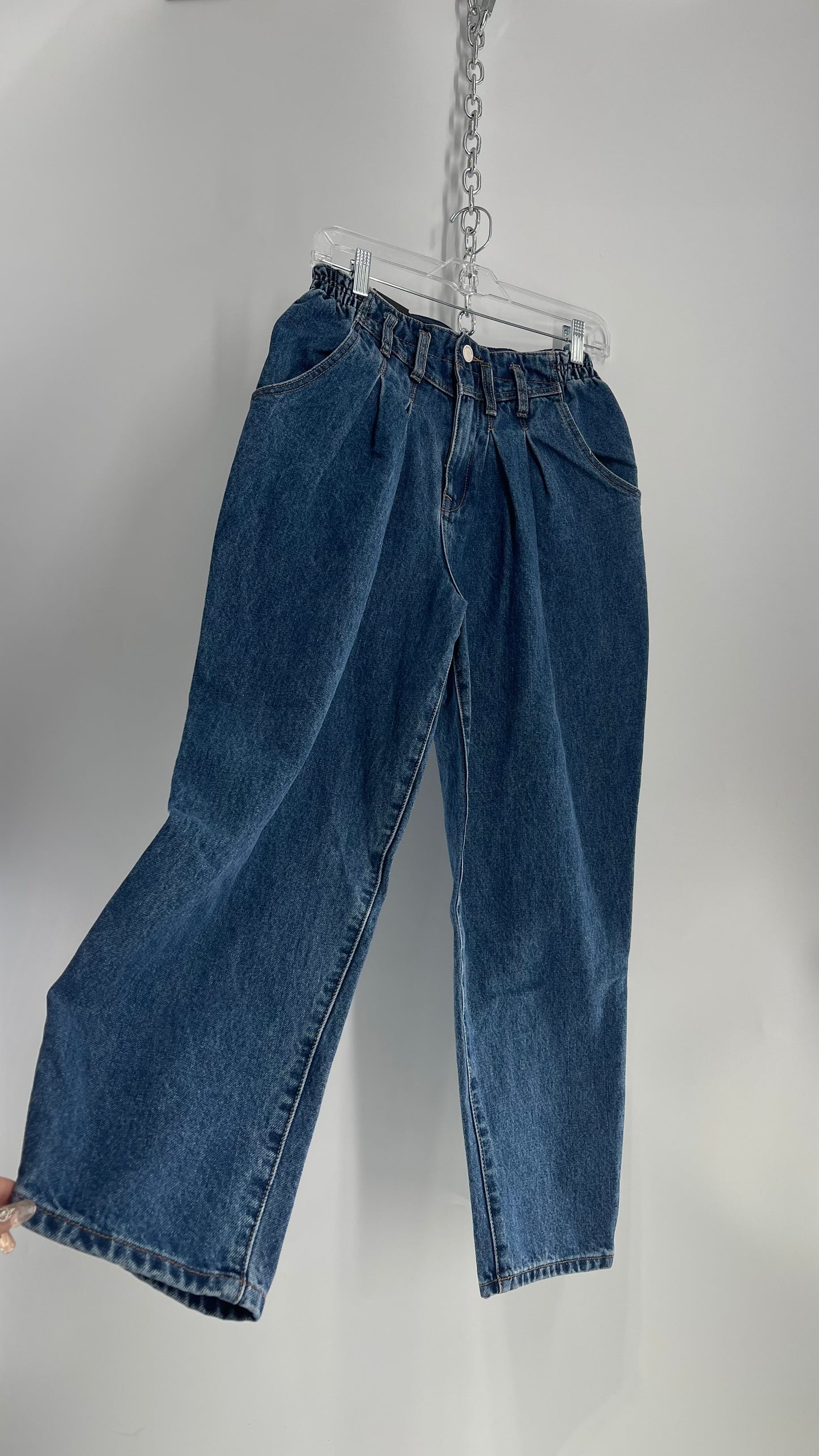 BLANKNYC Baxter Mid Rise Mid Wash Pleated Vintage Style Mom Jean with Tags Attached (27)