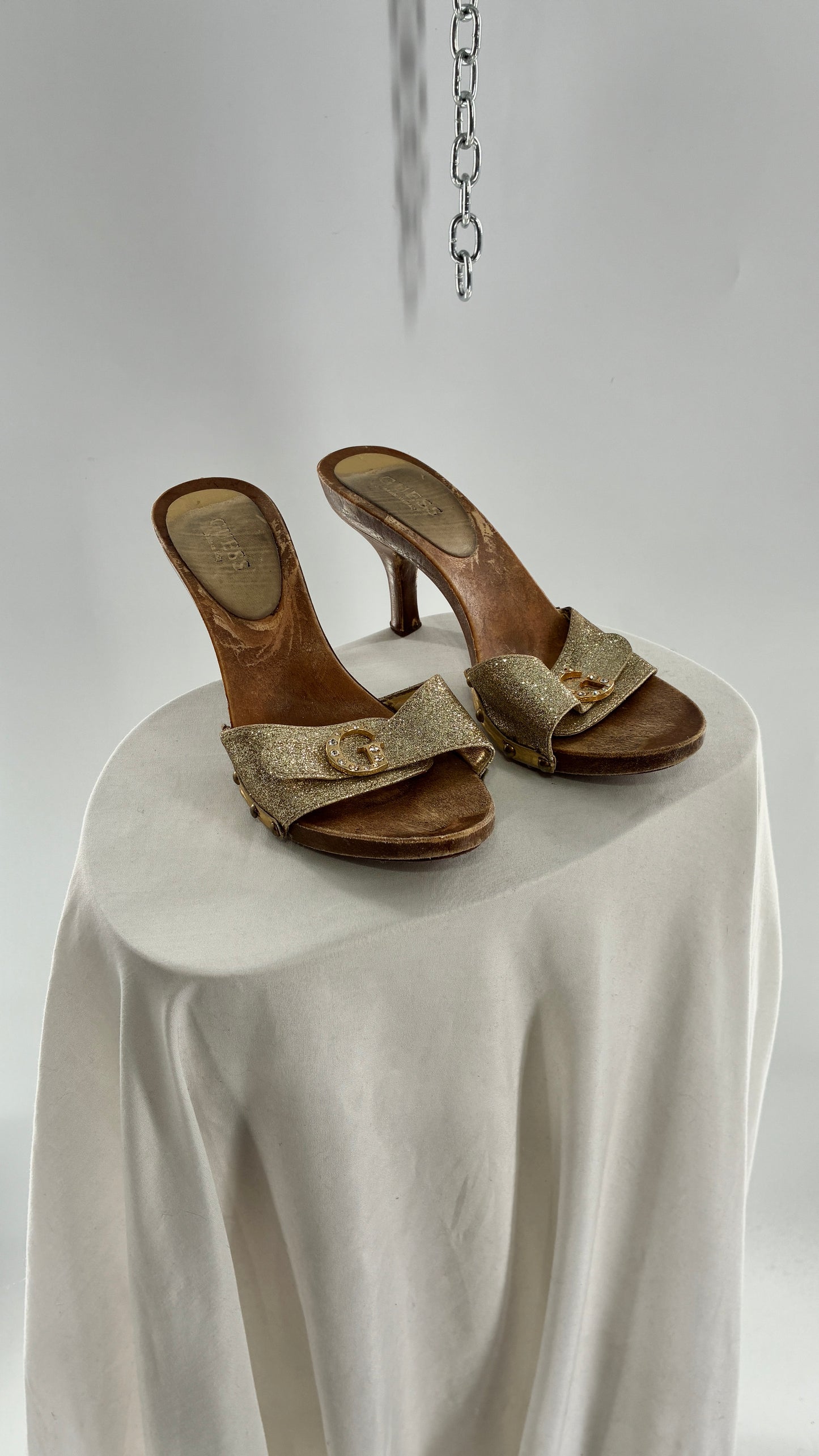 Vintage GUESS Kitten Heels with Gold Glitter Strap and Metal “G” Emblem (7)