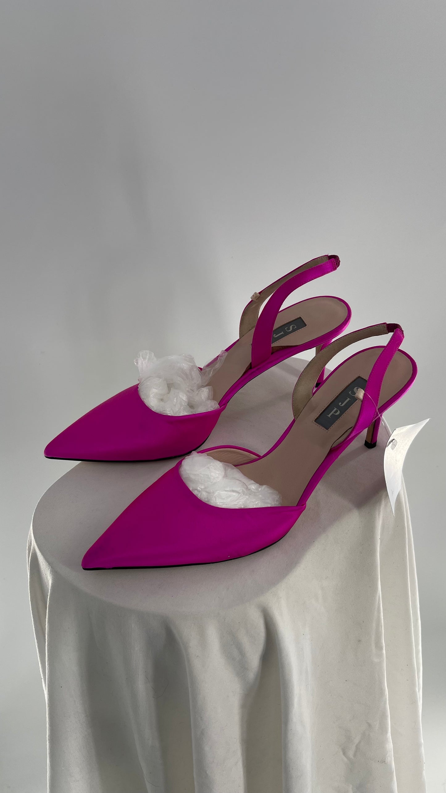 Vintage SJP Sarah Jessica Parker Hot Pink Satin Pointed Toe Slingback Kitten Heel (40)