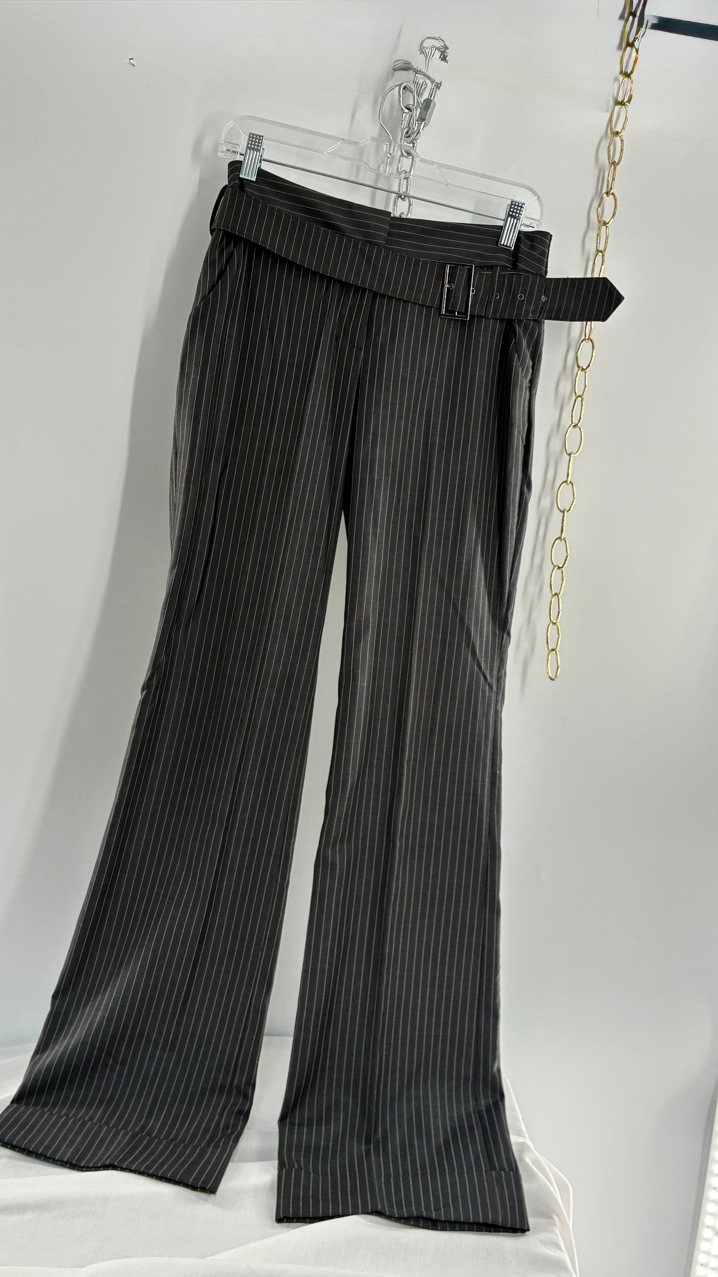 Vintage ANNE KLEIN Pinstripe Grey Low Rise, Wide Leg Trouser with Belted Hip (2)